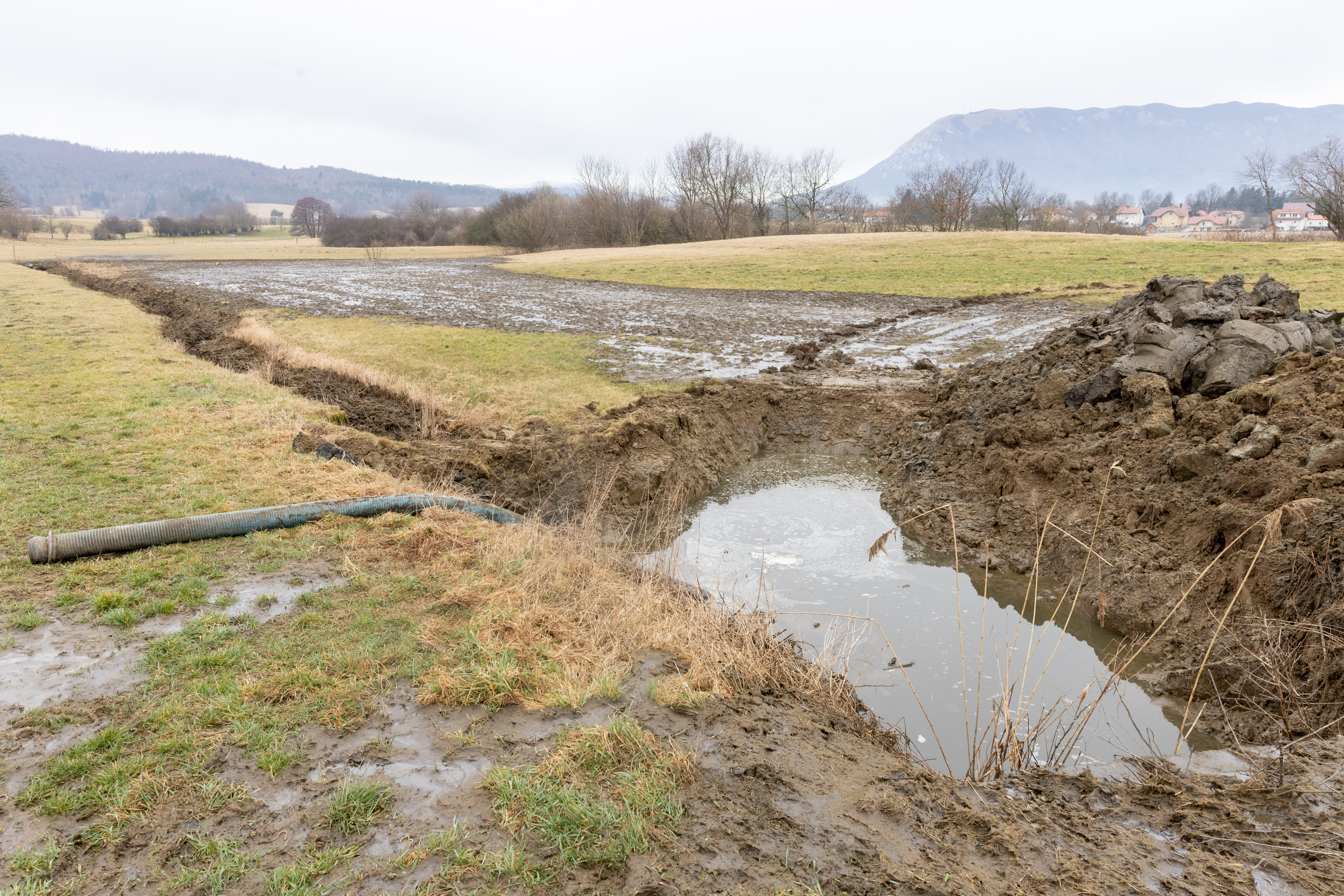 Nesreča na kmetijskem obratu na Studencu pri Postojni
