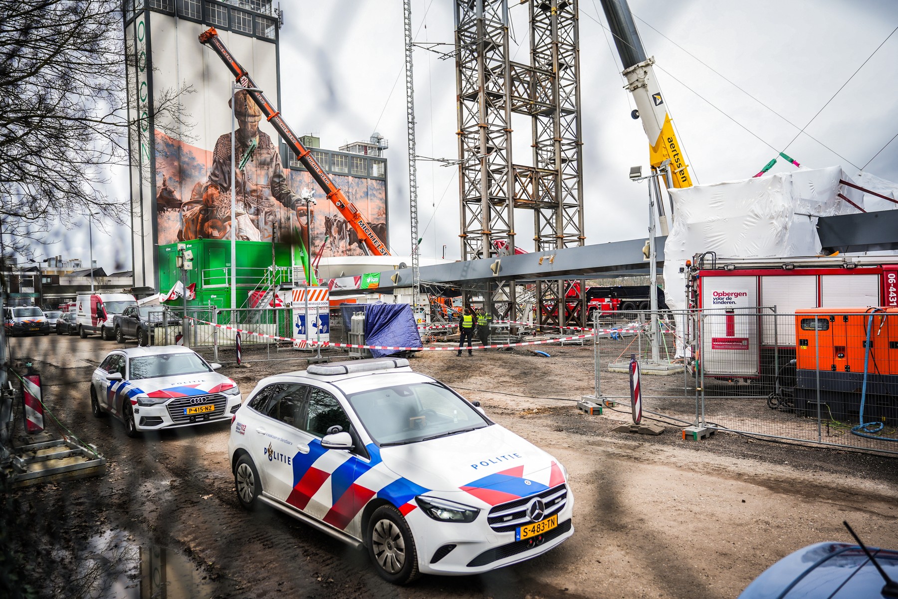 V zrušenju mostu na Nizozemskem dva mrtva (Foto: PROFIMEDIA)