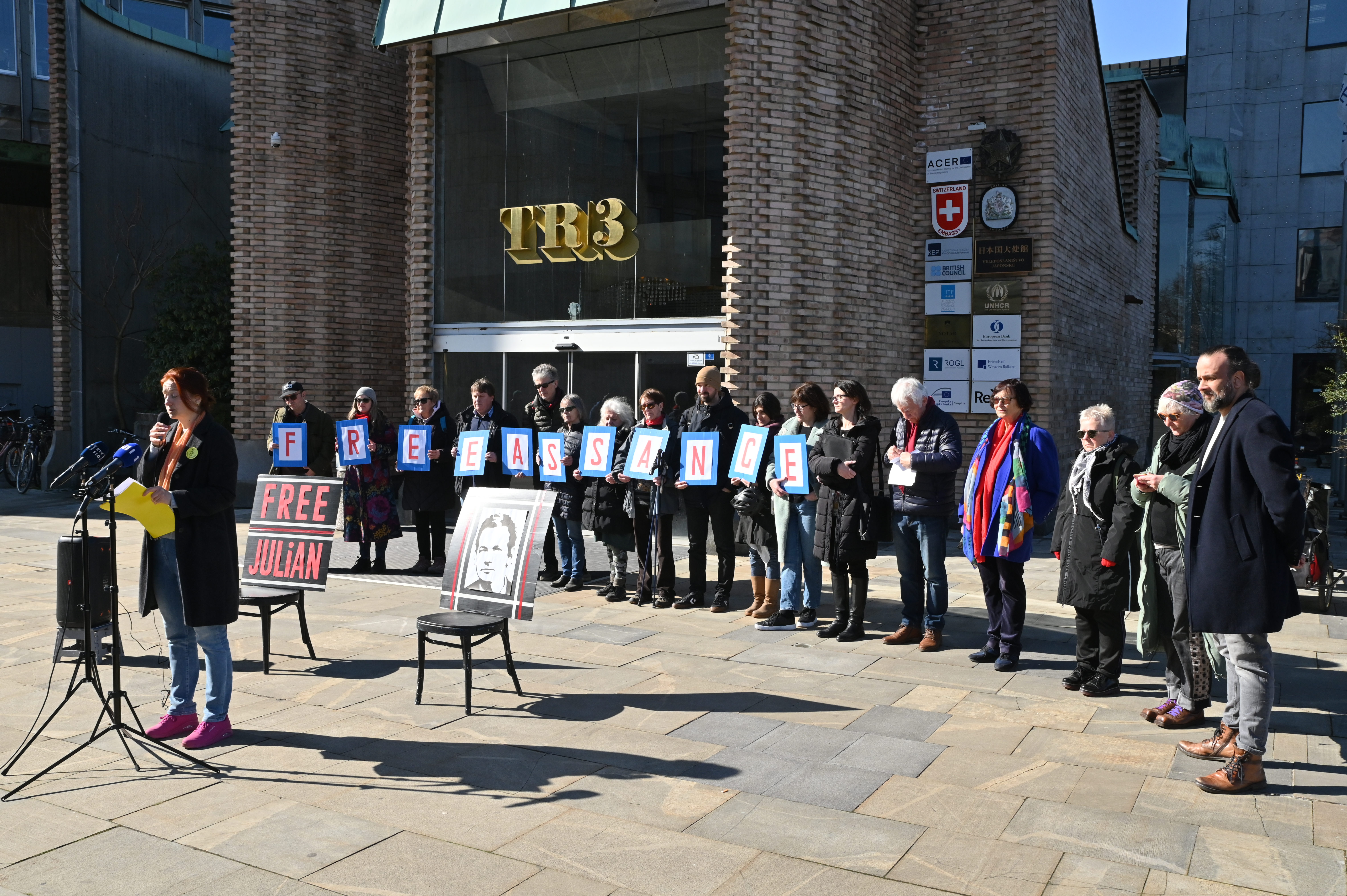 Julian Assange, Ljubljana