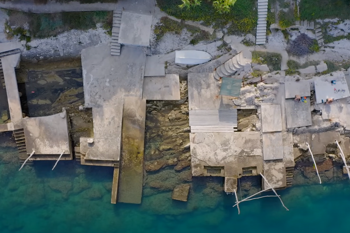 Črna gradnja na obali (Foto: Posnetek zaslona/ @GradUmag/ YOUTUBE)