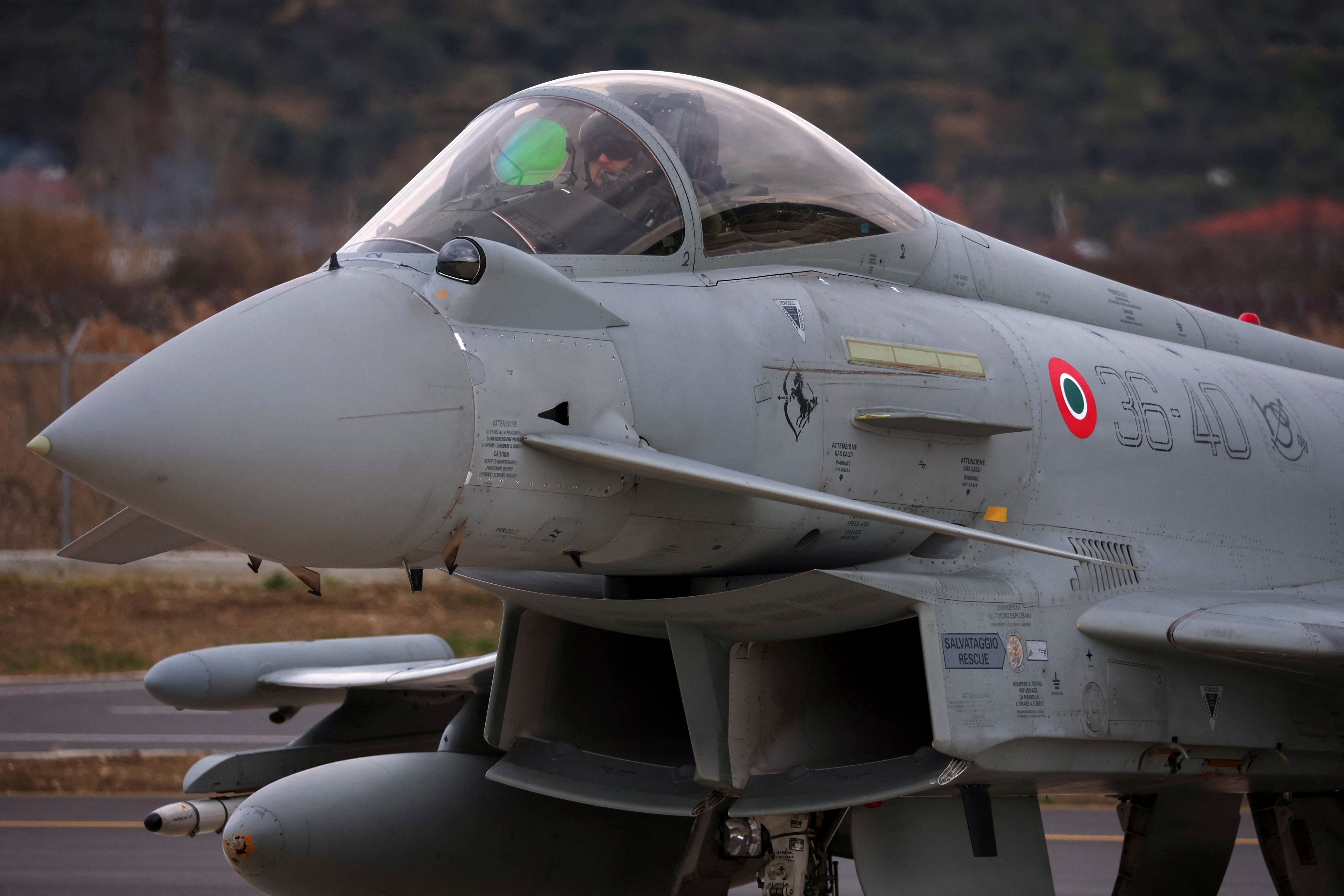 Nato odprl letalsko oporišče v Albaniji