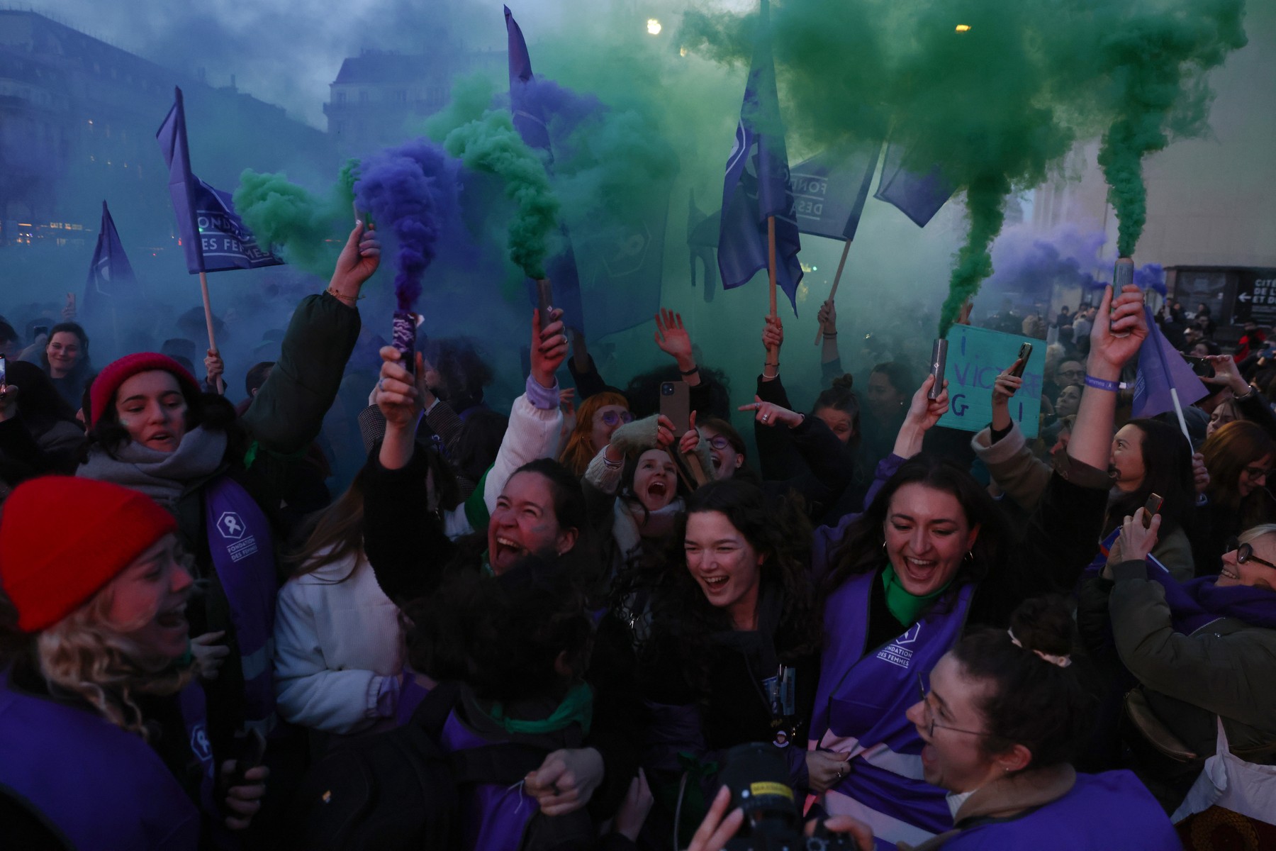 Vpis splava v ustavo v Franciji