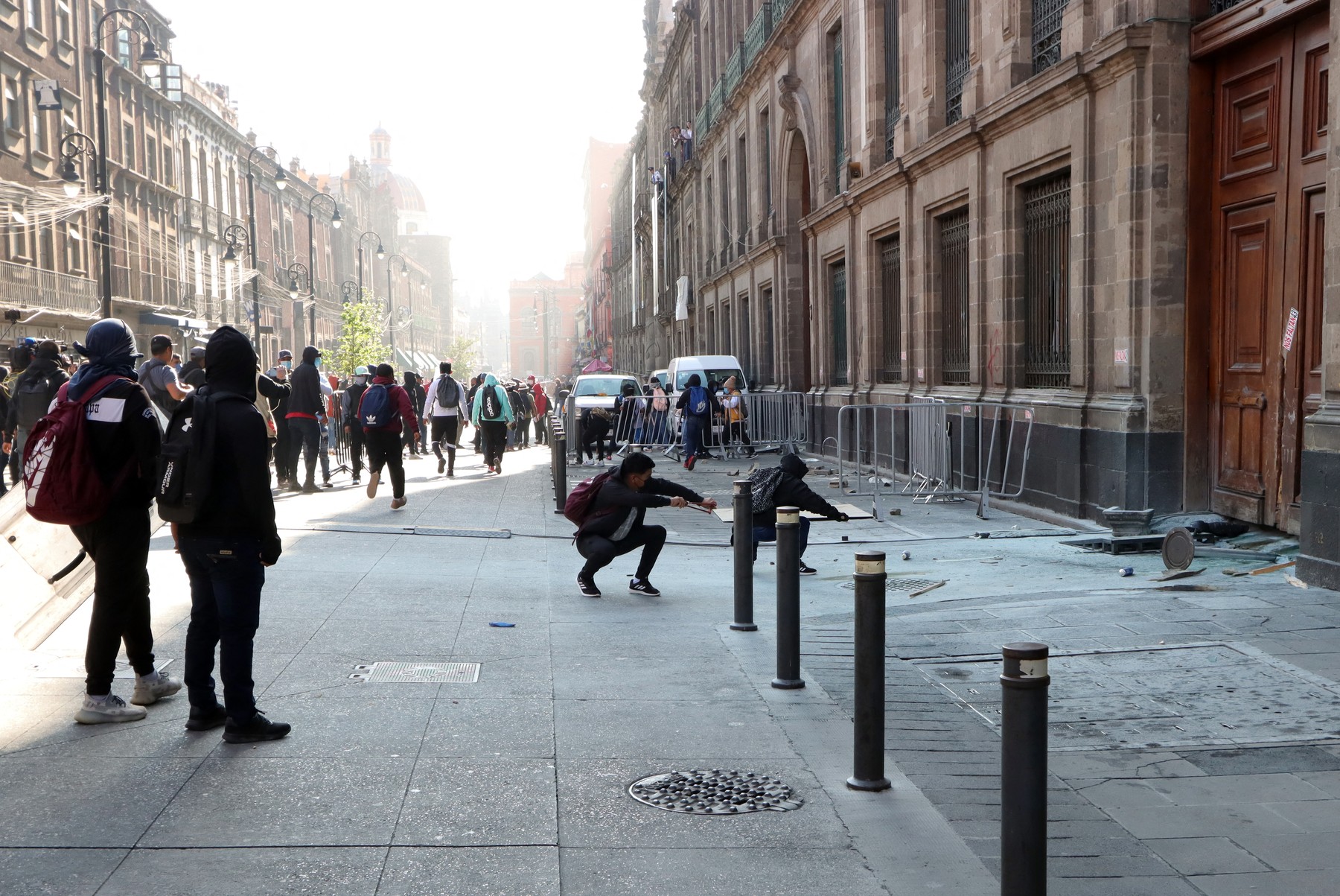 V Mehiki so protestniki vdrli v predsedniško palačo