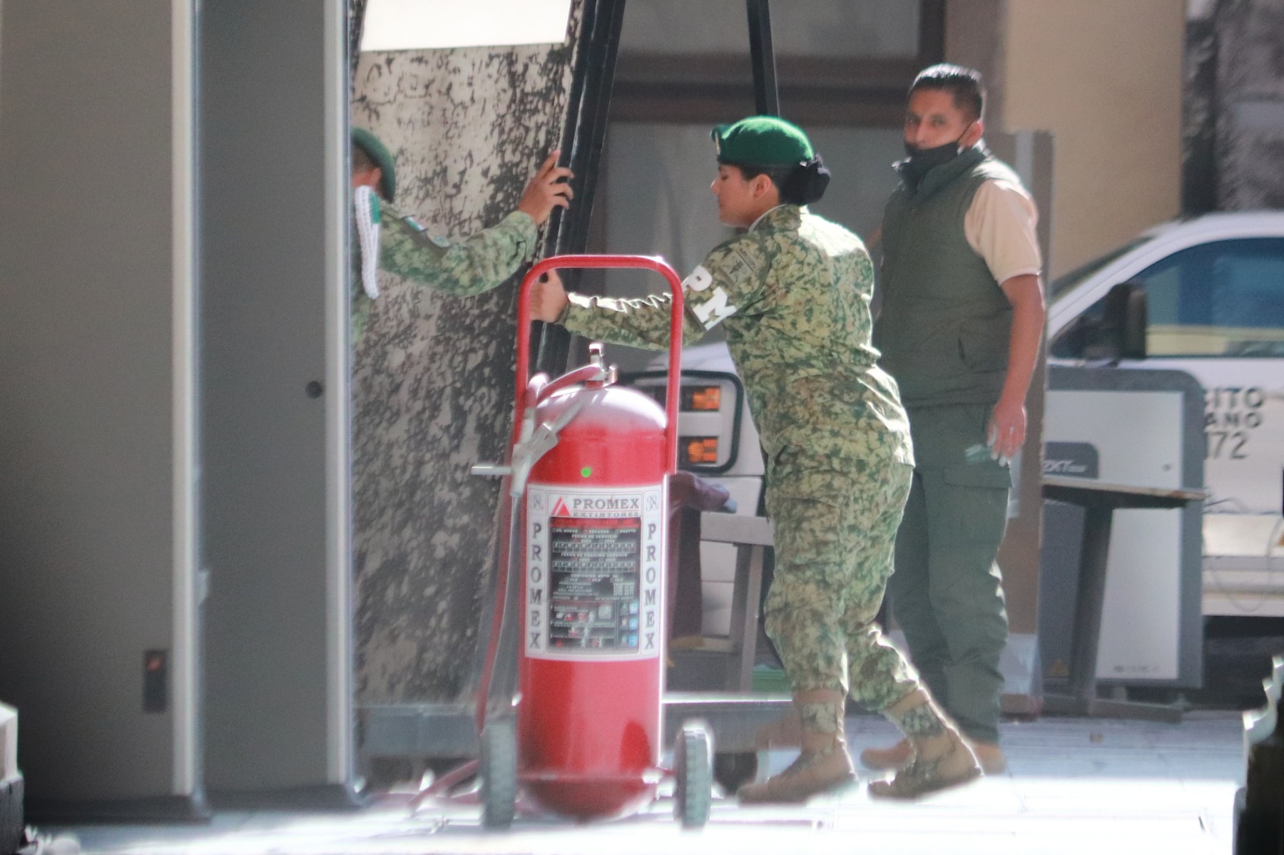 Mehika, državni udar, predsedniška palača