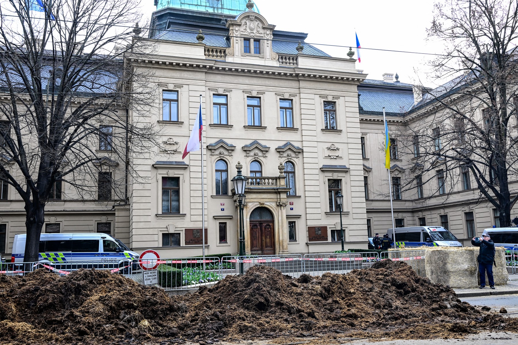 gnoj, češka, vlada, kmetje, prot4esti