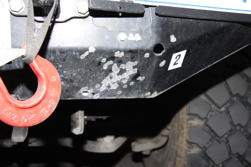 Poškodovano policijsko specialno vozilo (Foto: PU Novo mesto)