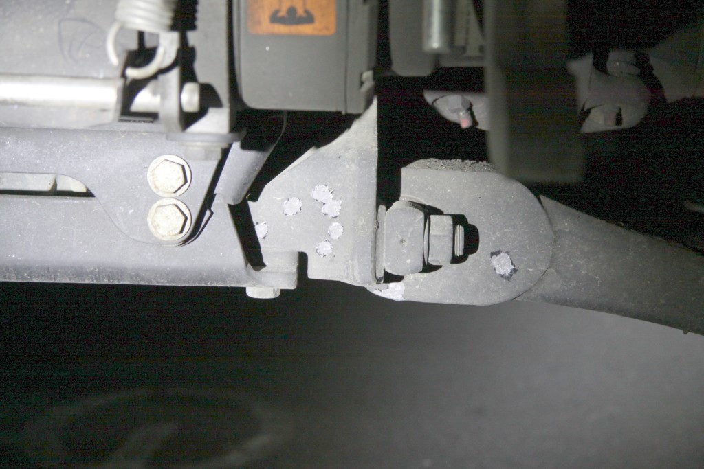 Poškodovano policijsko specialno vozilo (Foto: PU Novo mesto)