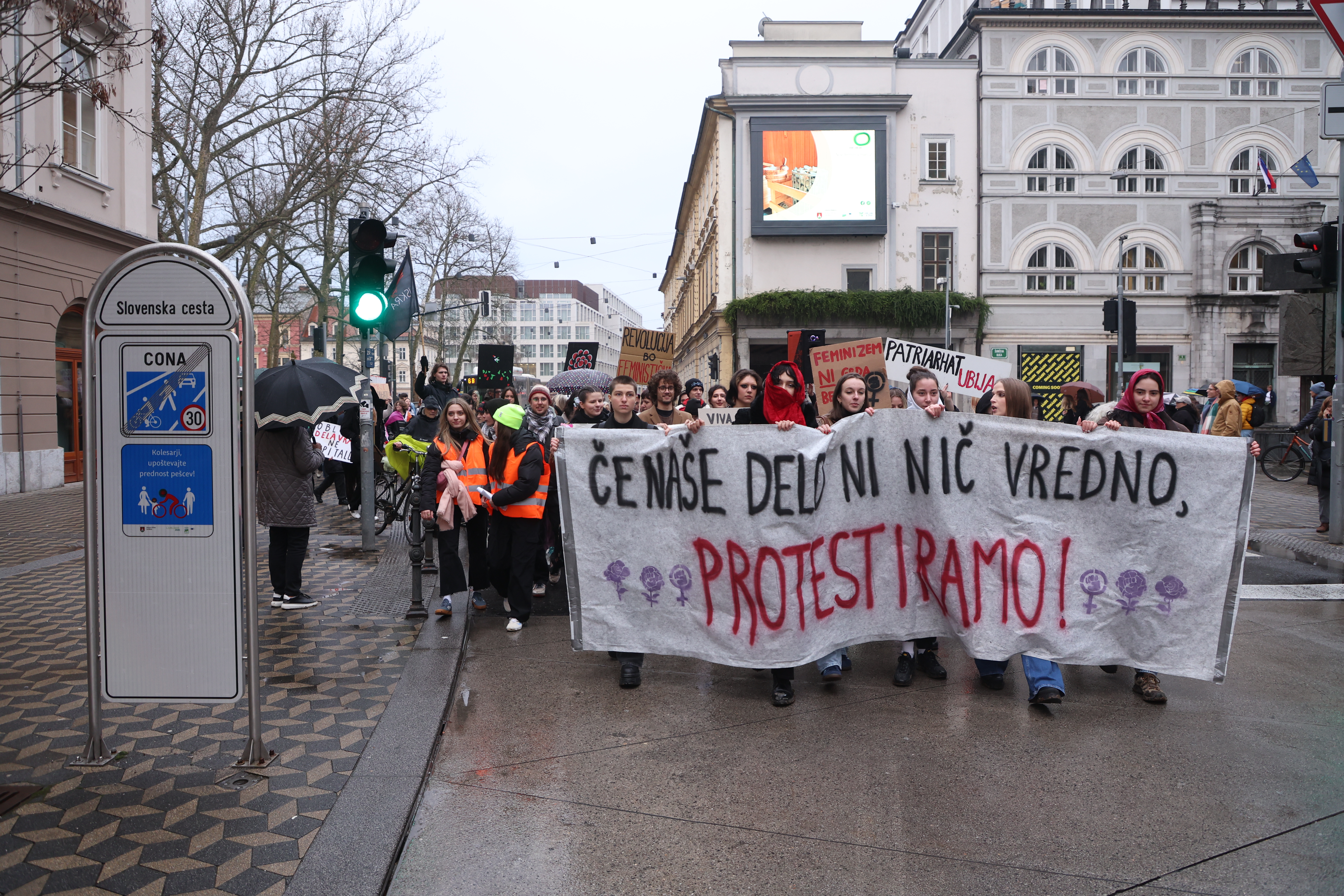 Shod ob dnevu žensk. (Foto: Borut Živulović/BOBO)