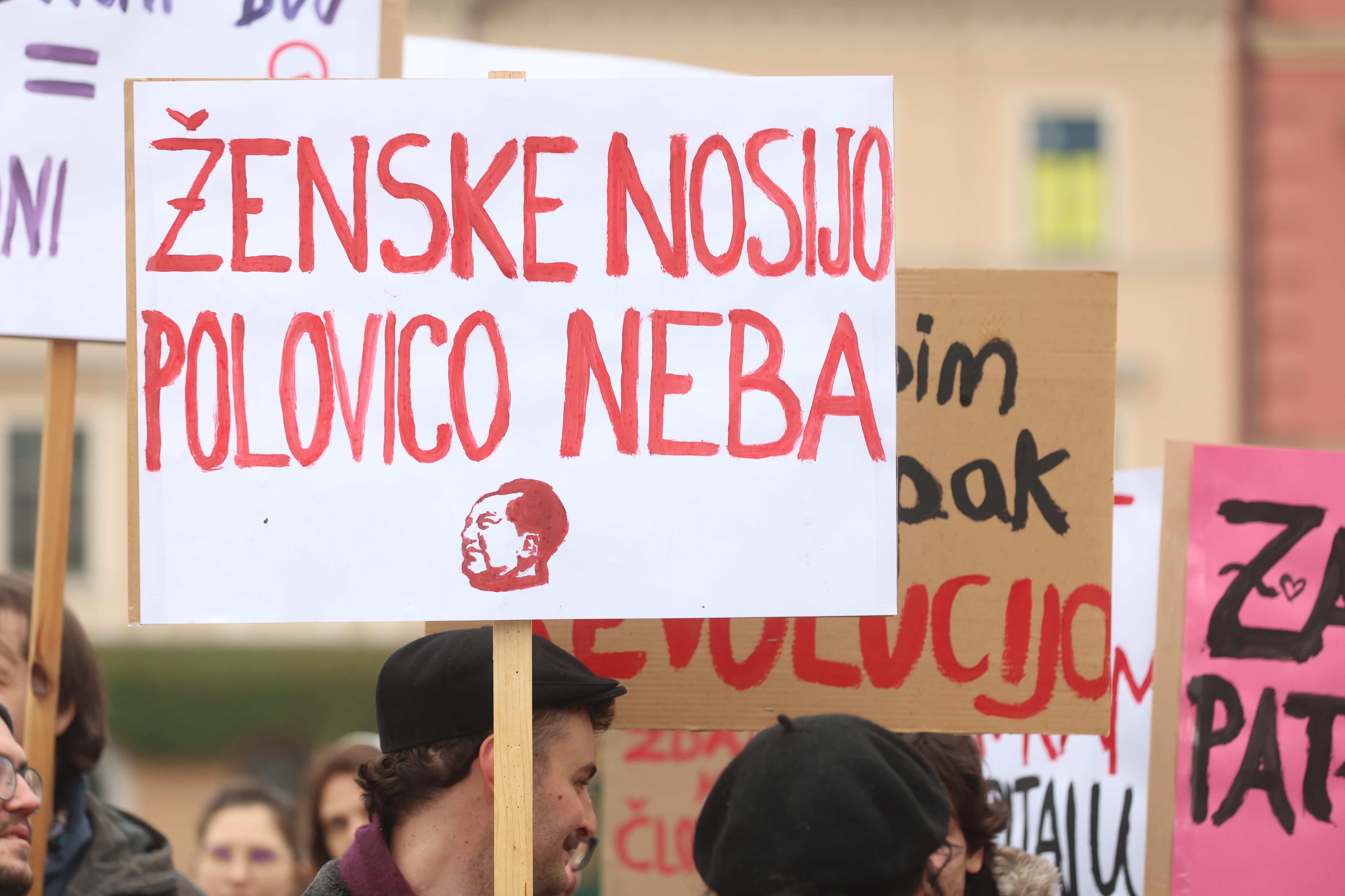 Shod ob dnevu žensk