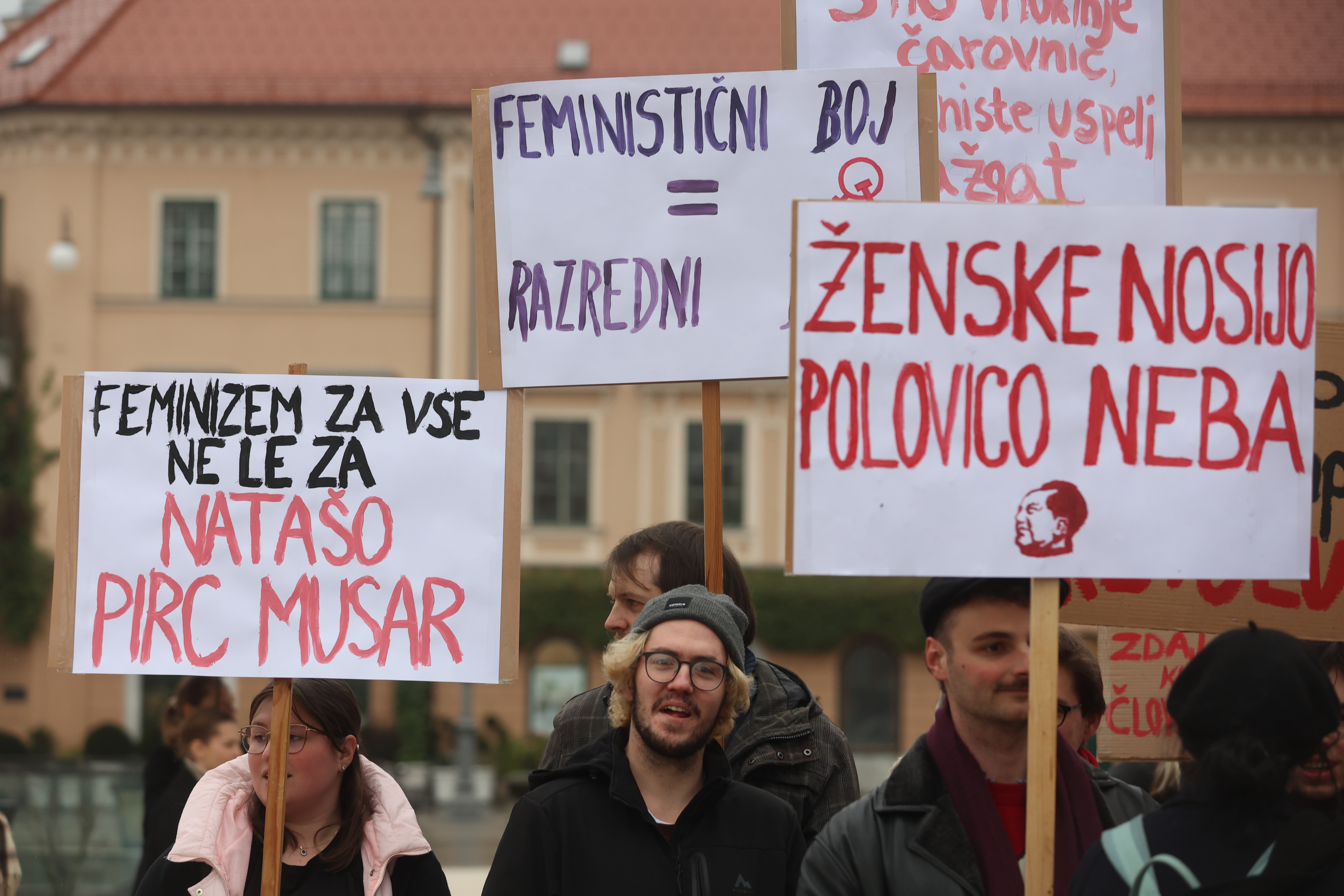 Shod ob dnevu žensk