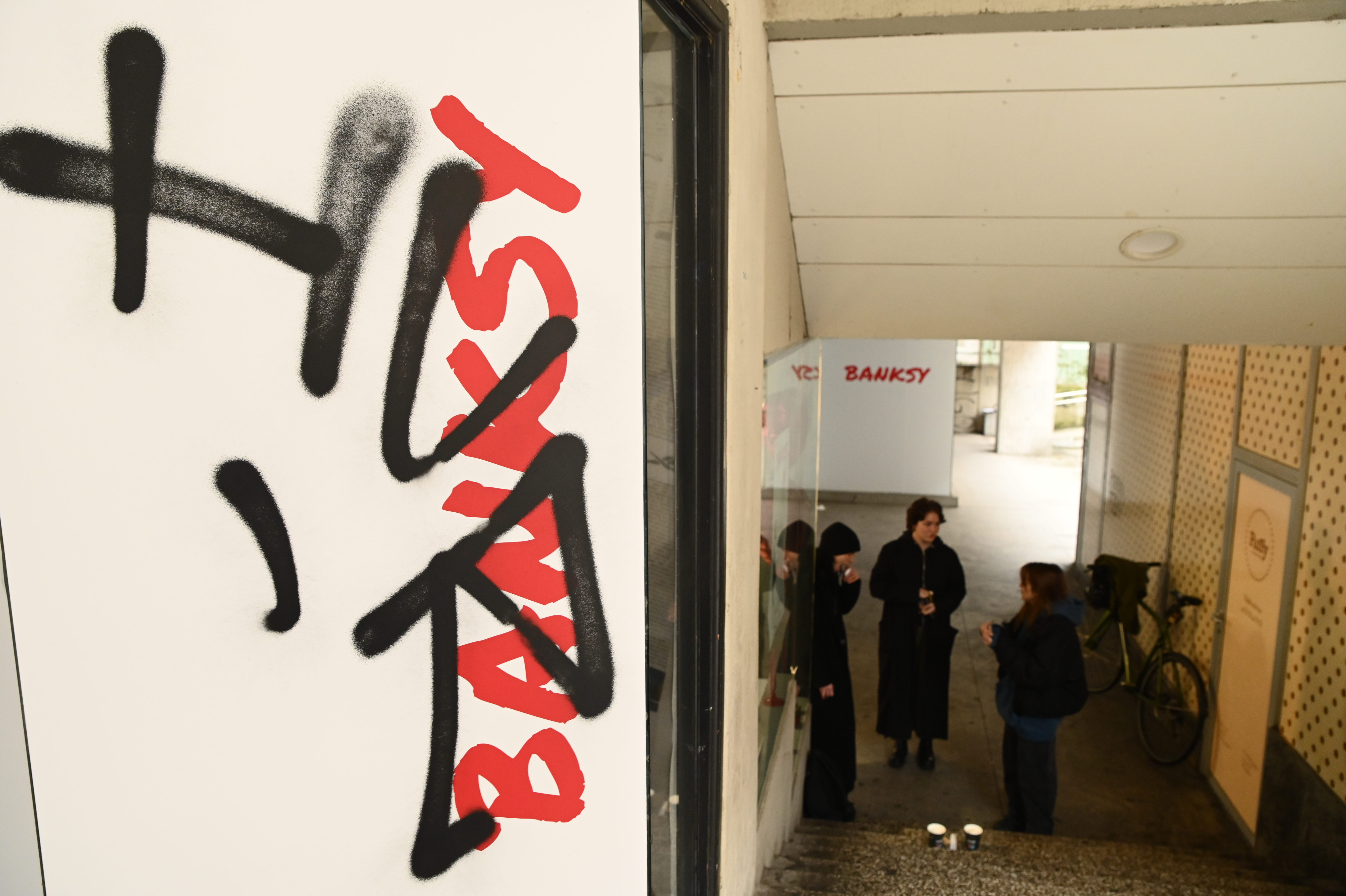 Pročelje uničenje razstava Banksy