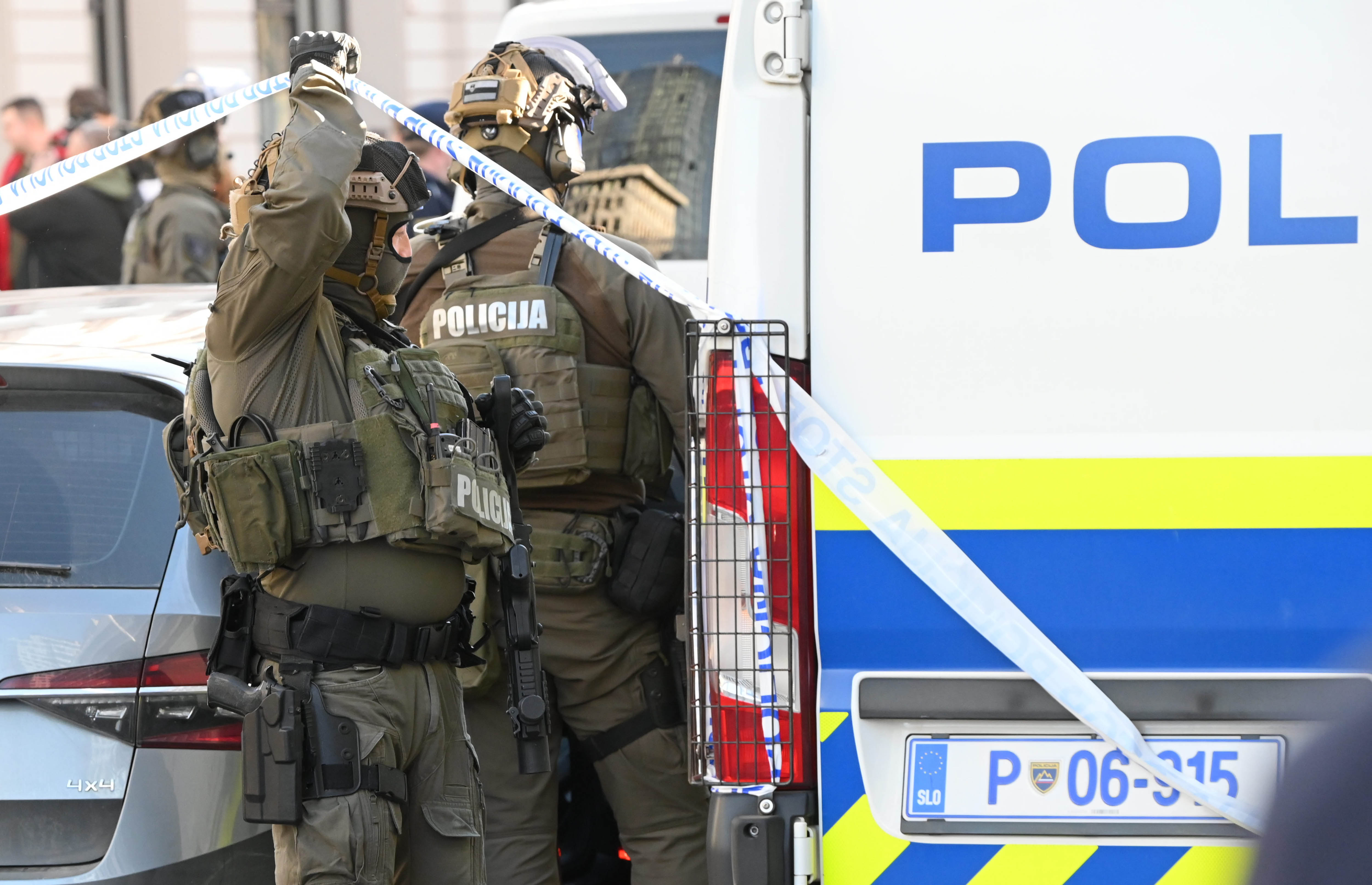 moški z nožem, bavarski dvor