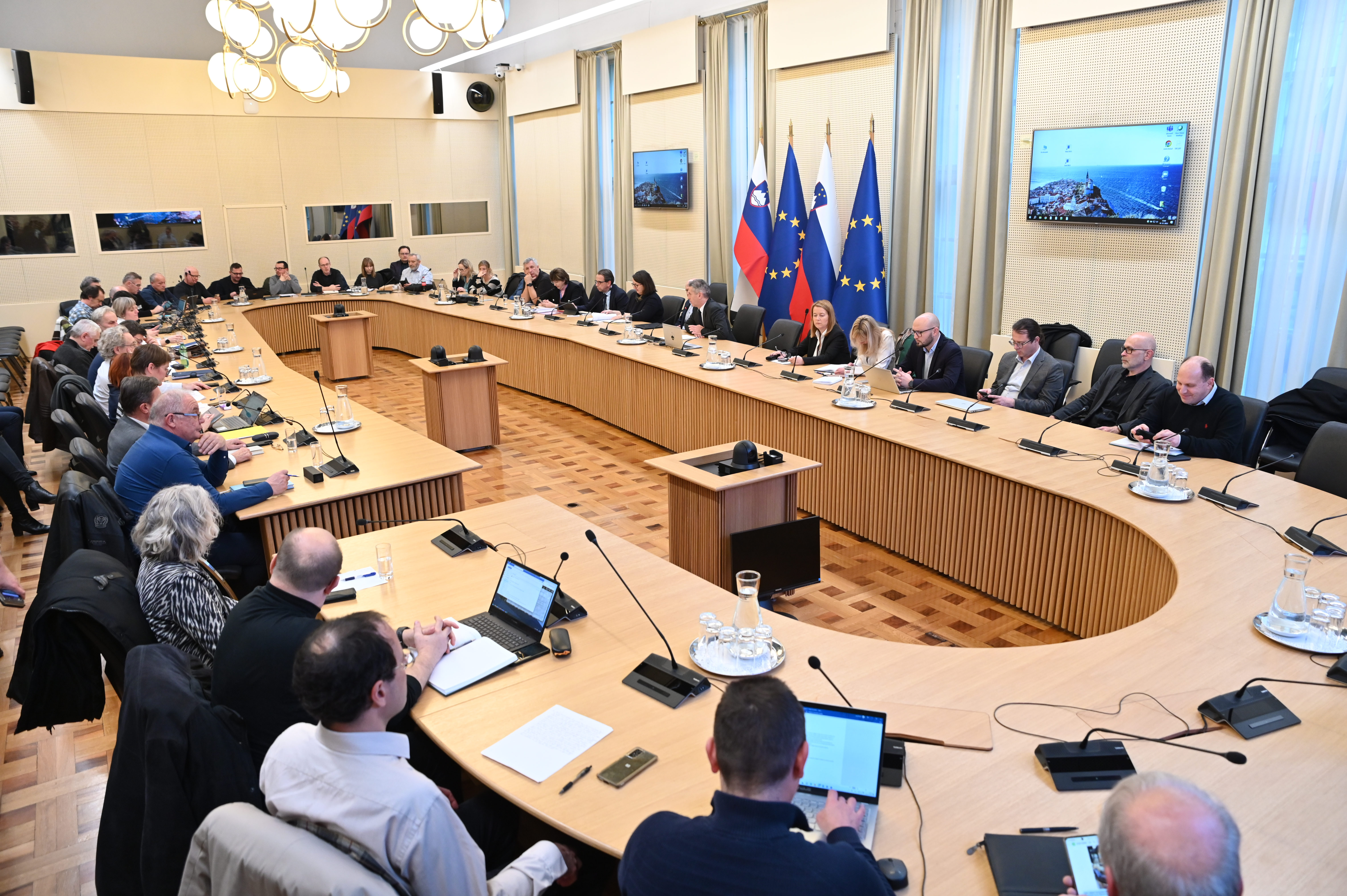 Pogajanja vlada, Golob, javni sektor