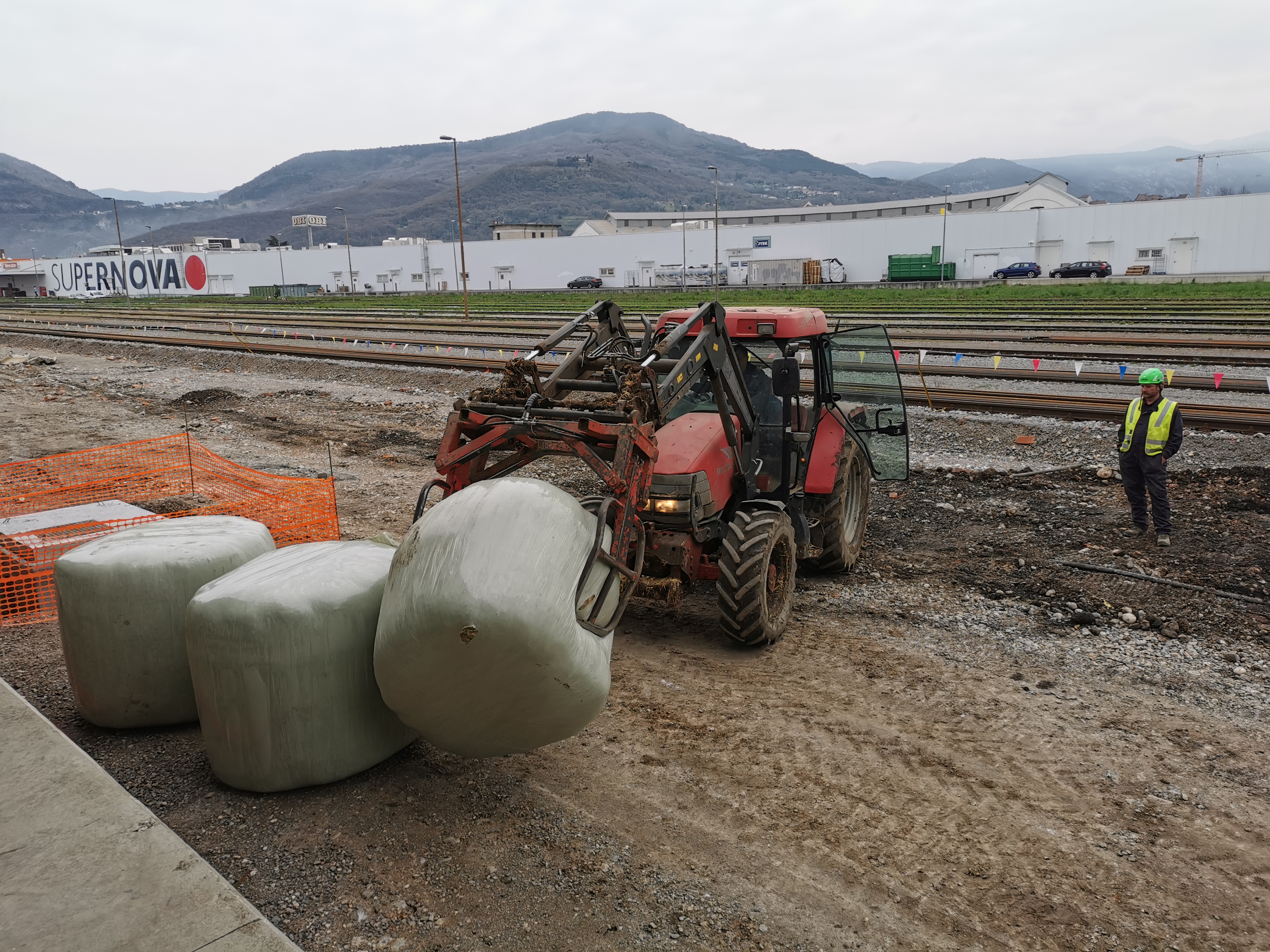 Dovoz bal (Foto: Mestna občina Nova Gorica)