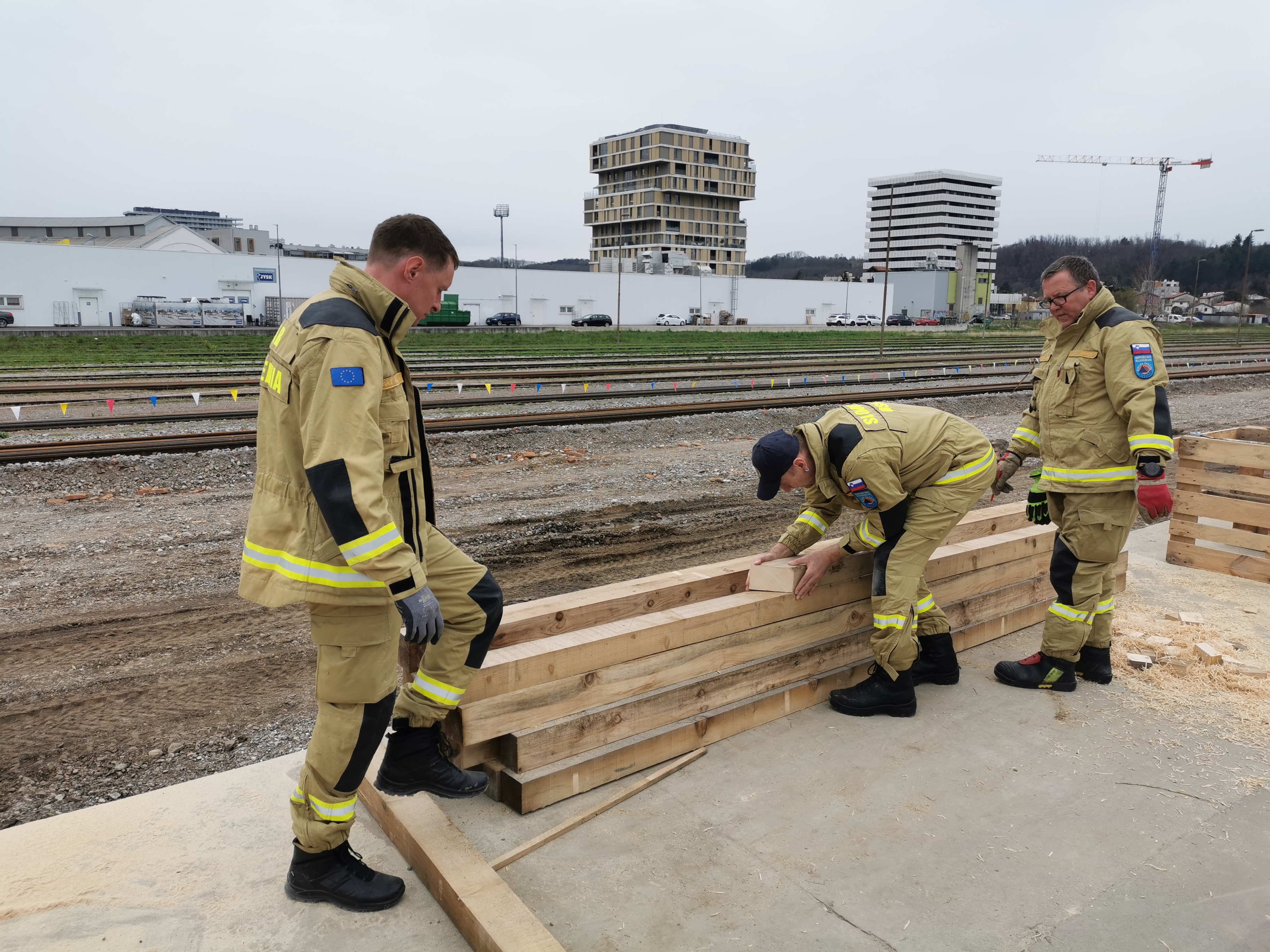 Izdelava kletke (Foto: Mestna občina Nova Gorica)