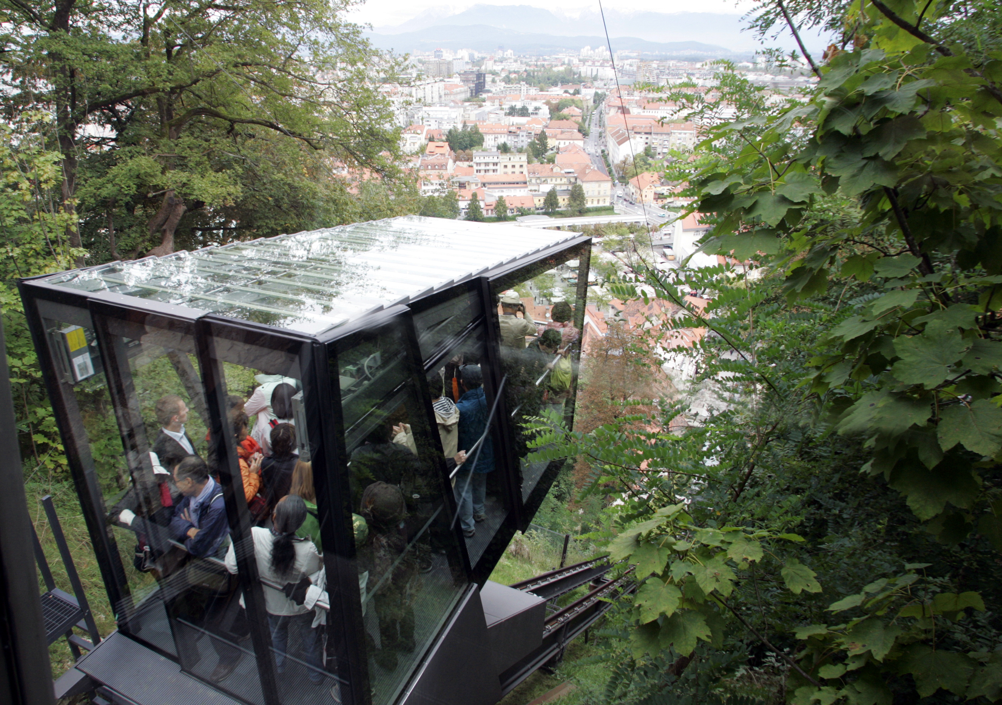 VZPENJACA TURISTI LJUBLJANA