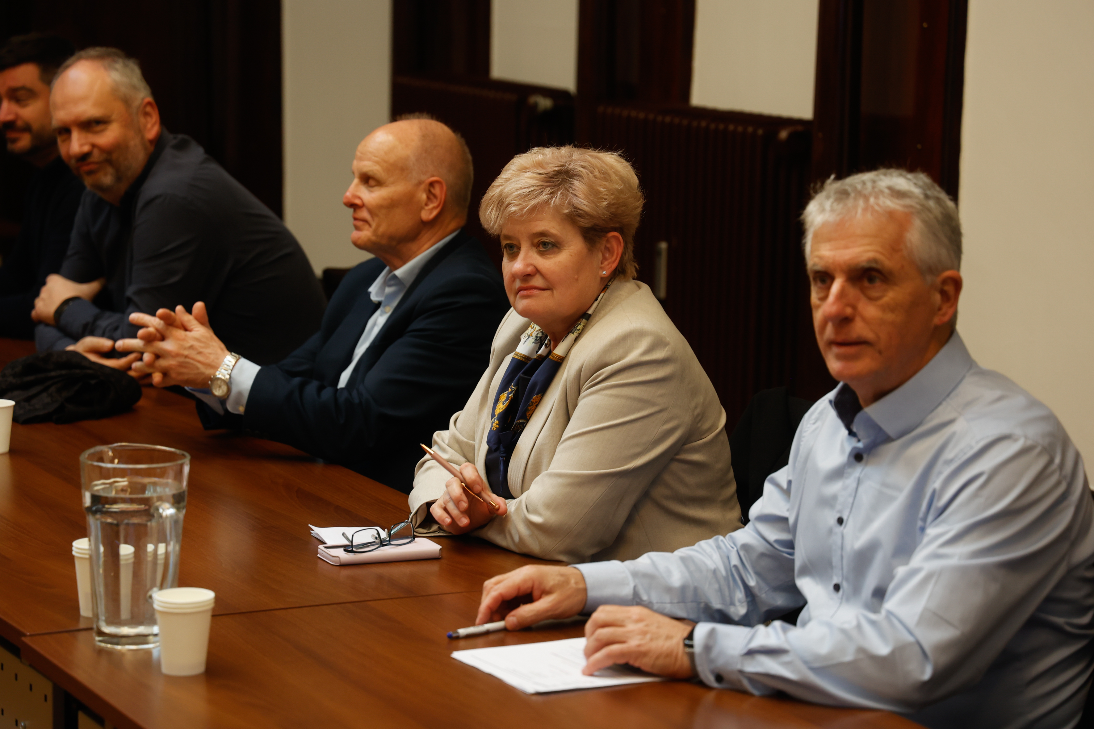 sestanek, ministrica, bolnišnice