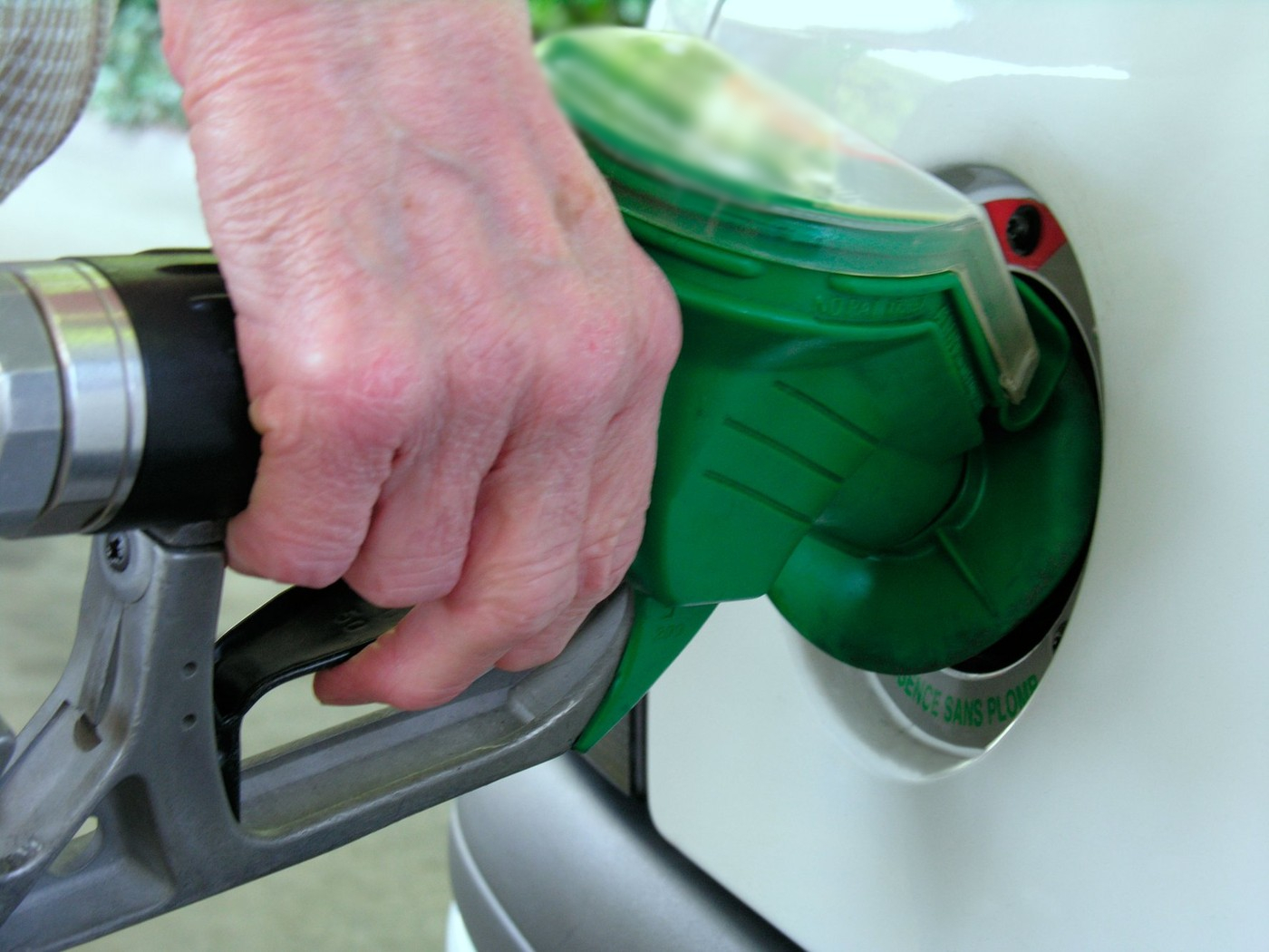 starejši vozniki, bencinska čerpalka,