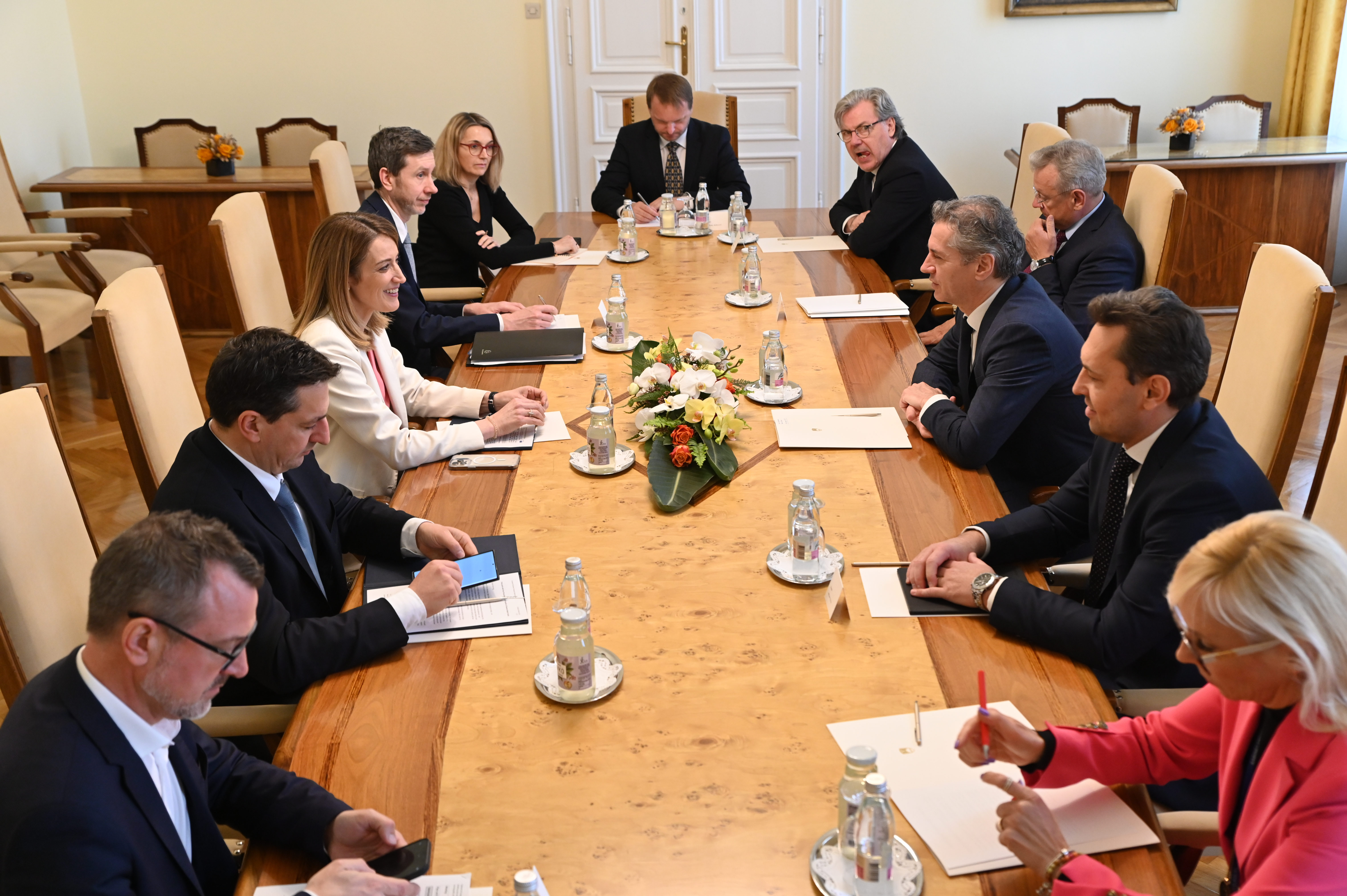 Robert Golob, Roberta Metsola