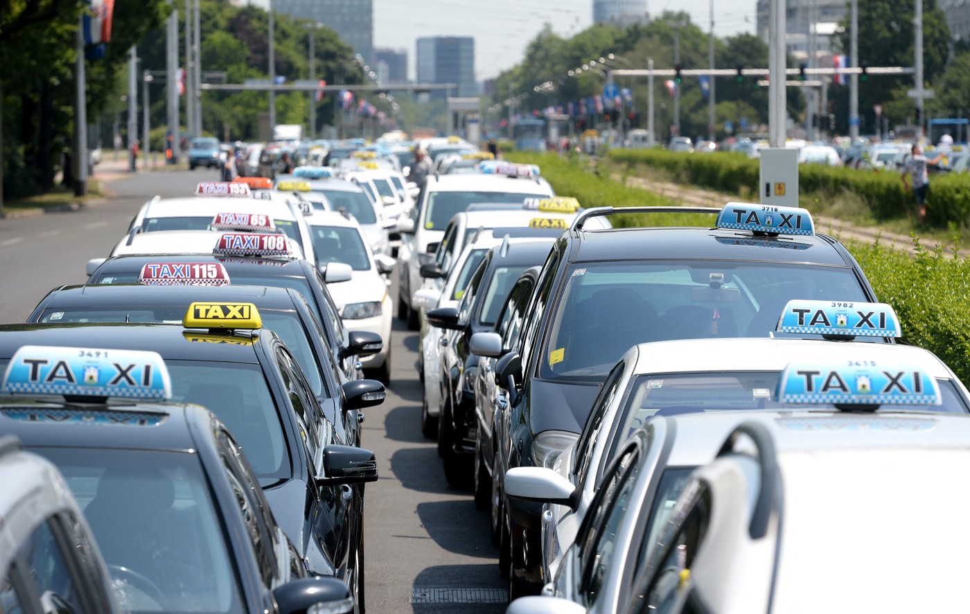 taksisti, taksi, Zagreb, Hrvaška, protest, Uber