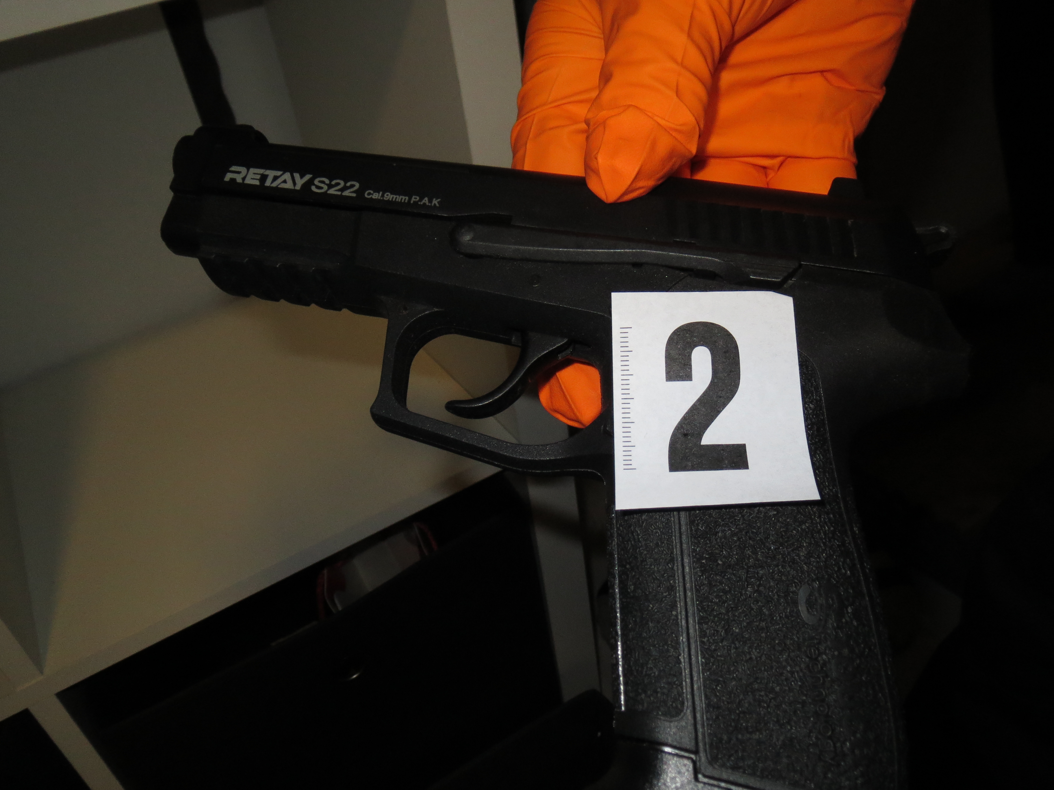 Velenjčan in dva Šoštanjčana z grožnjami in izsiljevanjem ogoljufali več ljudi