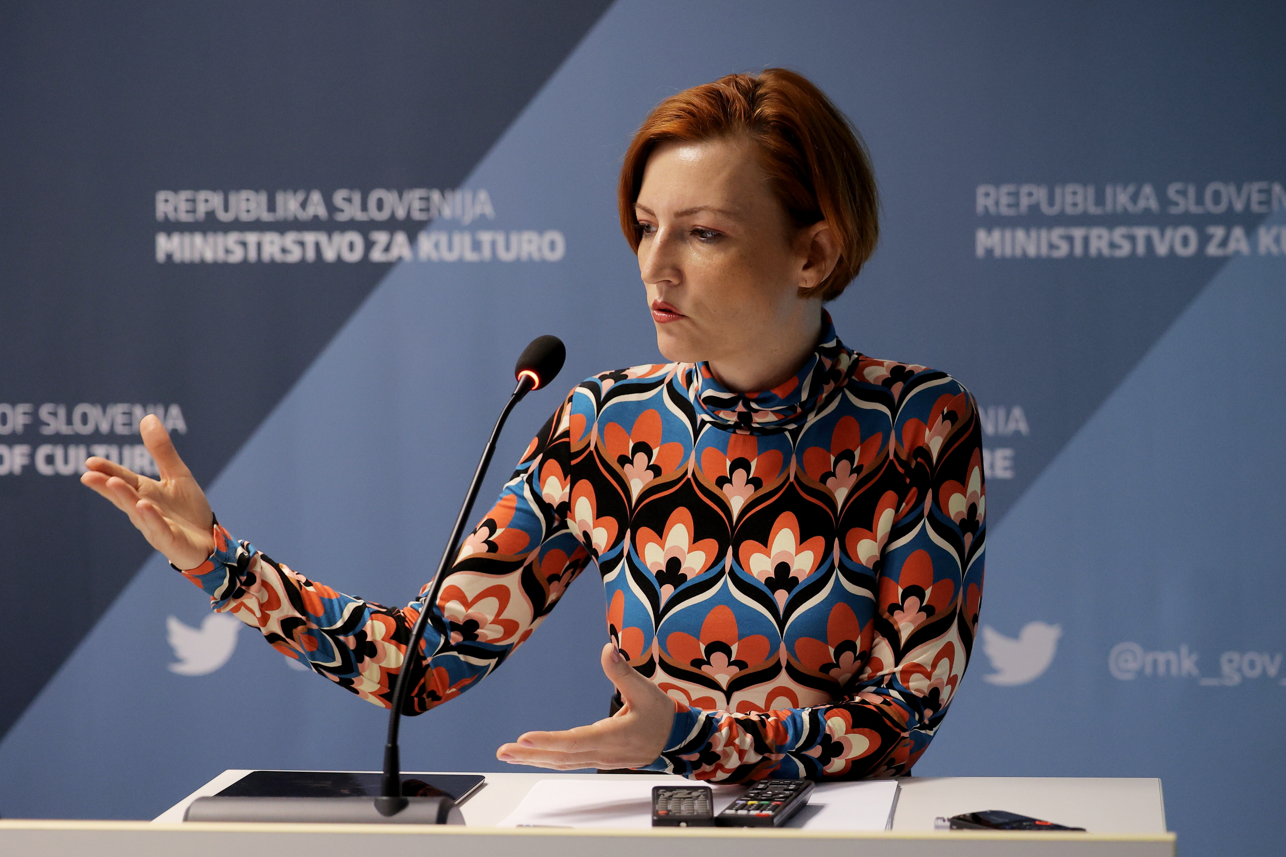 Ministrica za kulturo Asta Vrečko