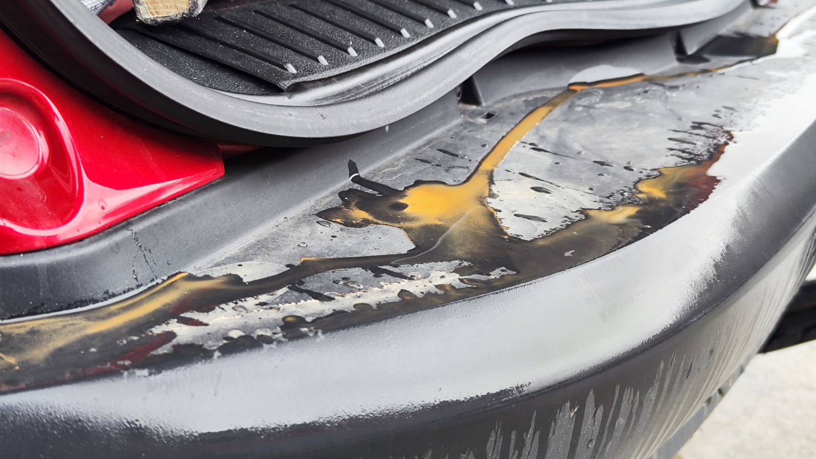 Puščavski prah na avtomobilu na Gorenjskem (Foto: N1)