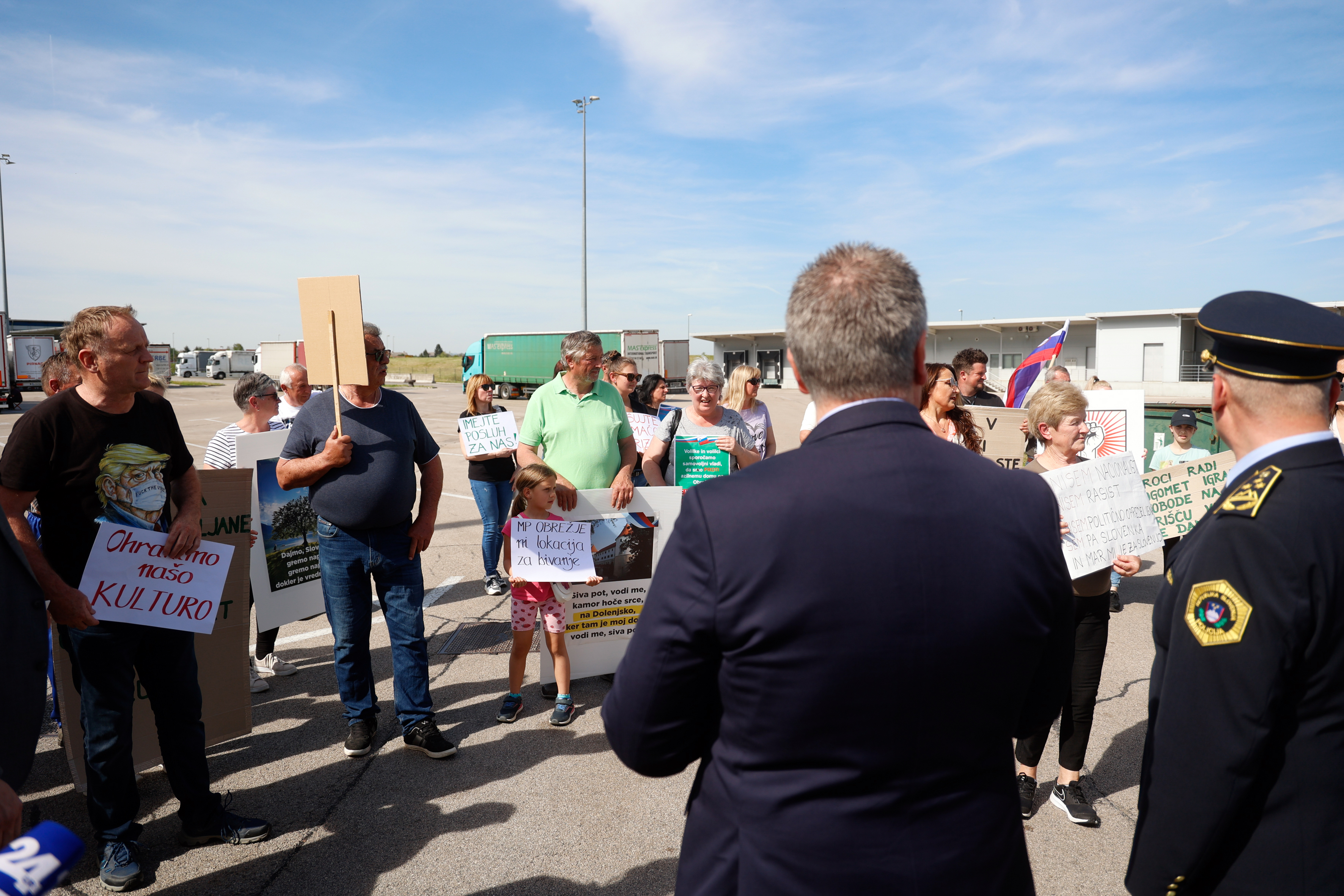 Obisk notranjega ministra Poklukarja in generalnega direktorja policije Jušića na Obrežju