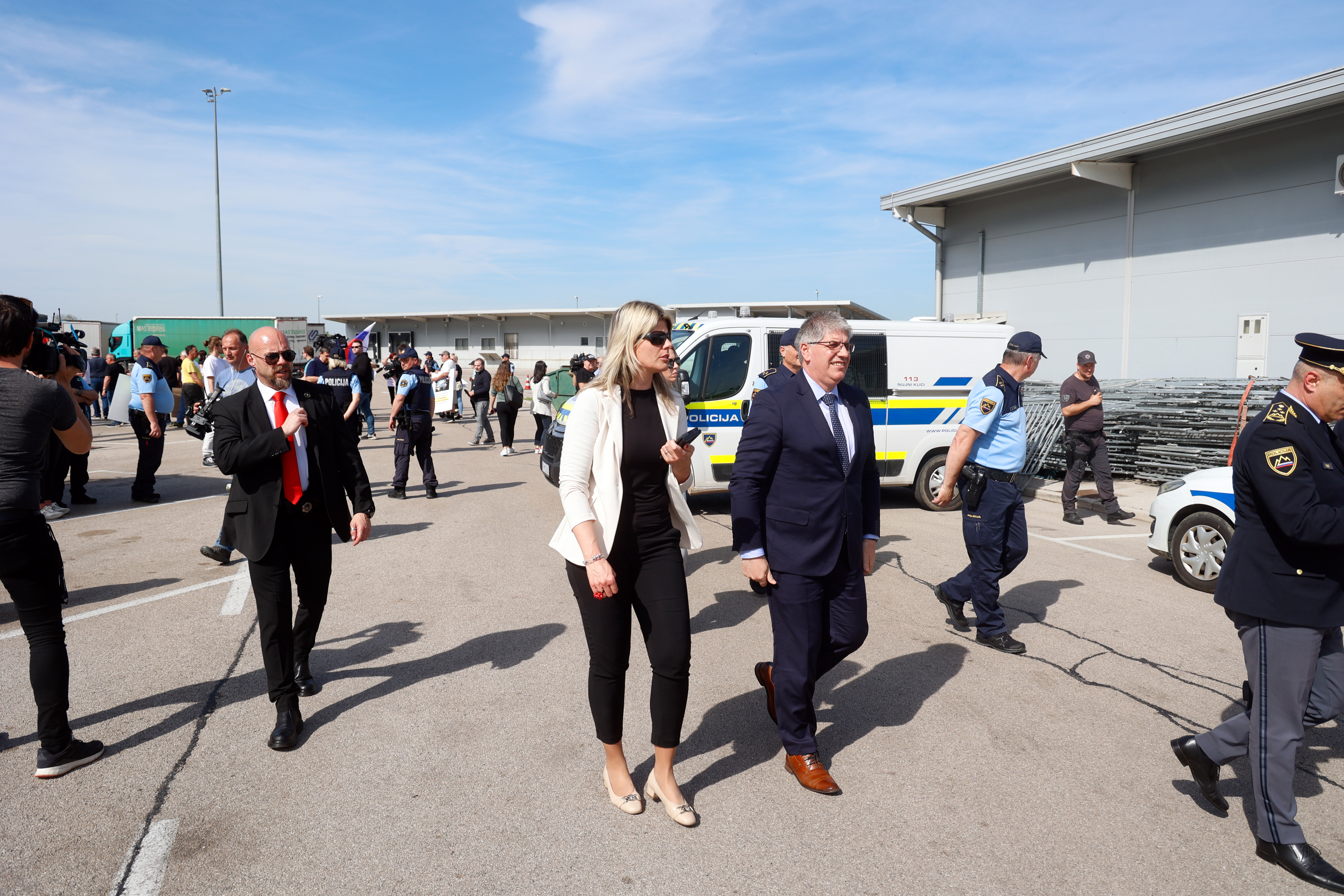 Obisk notranjega ministra Poklukarja in generalnega direktorja policije Jušića na Obrežju