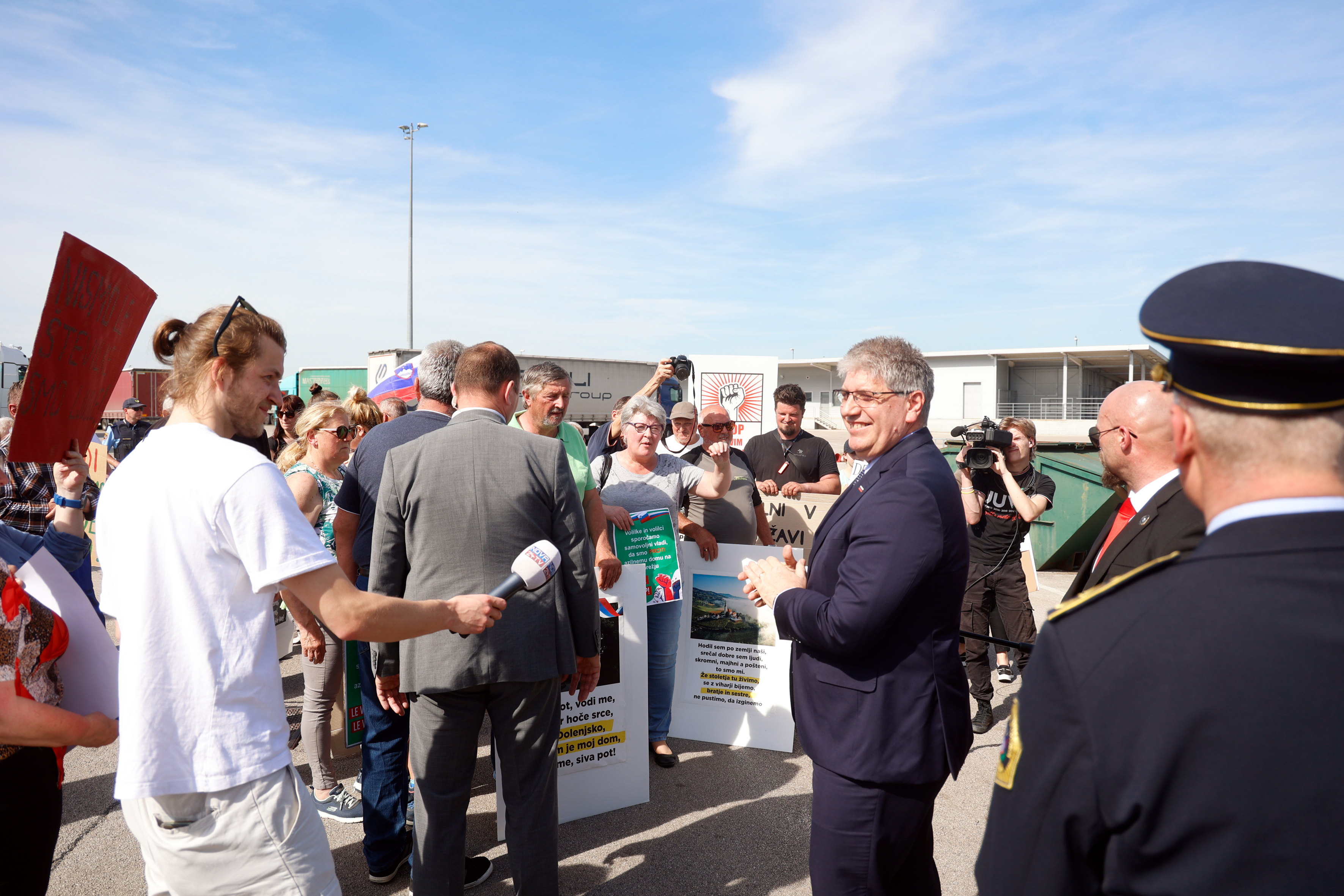 Obisk notranjega ministra Poklukarja in generalnega direktorja policije Jušića na Obrežju