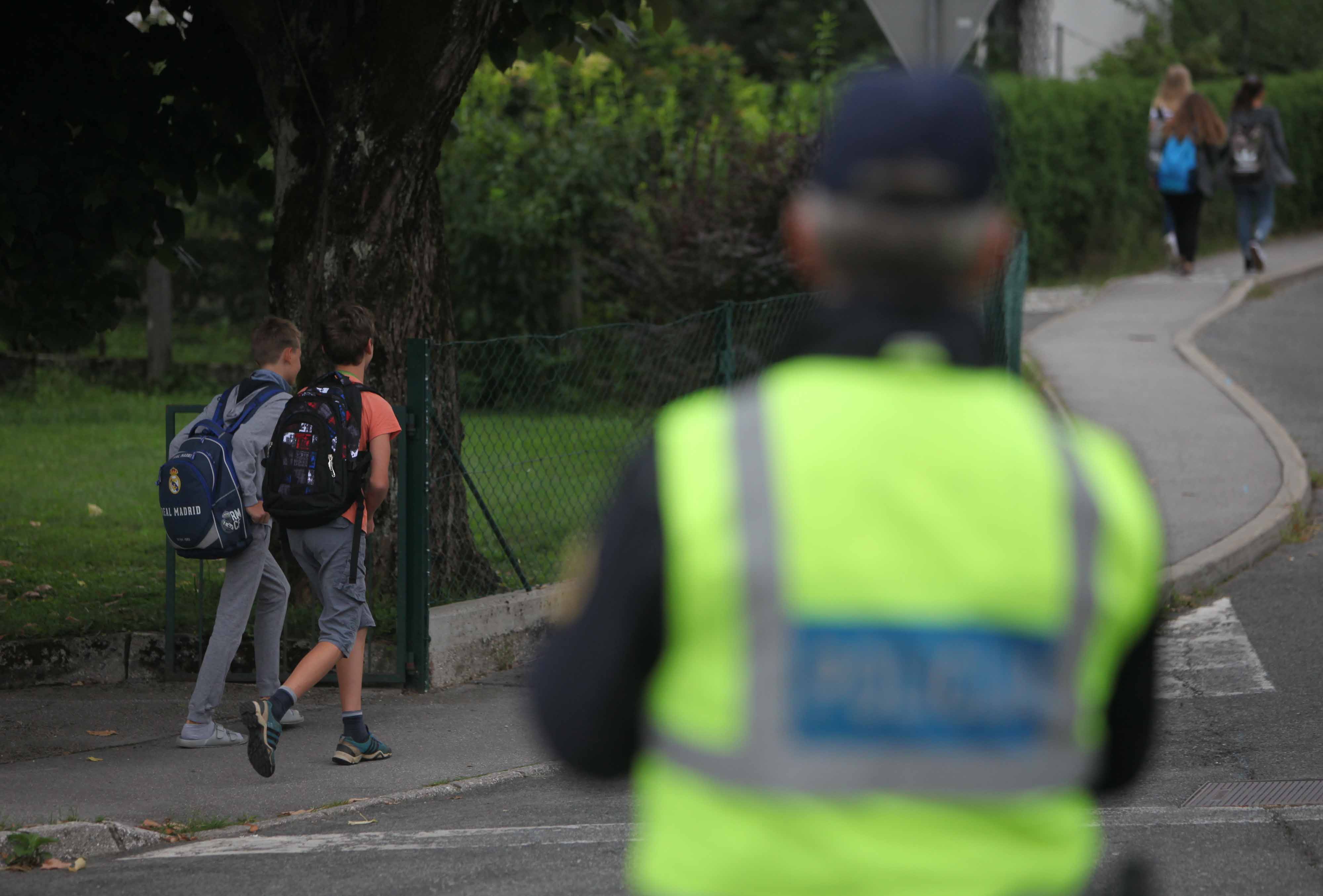 šola, policija, šolska pot, prvi šolski dan, učenci, šolarji