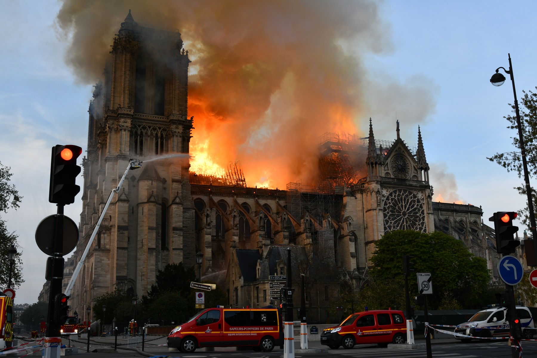 Aprila 2019 je zagorela pariška katedrala Notre Dame (Foto: PROFIMEDIA)