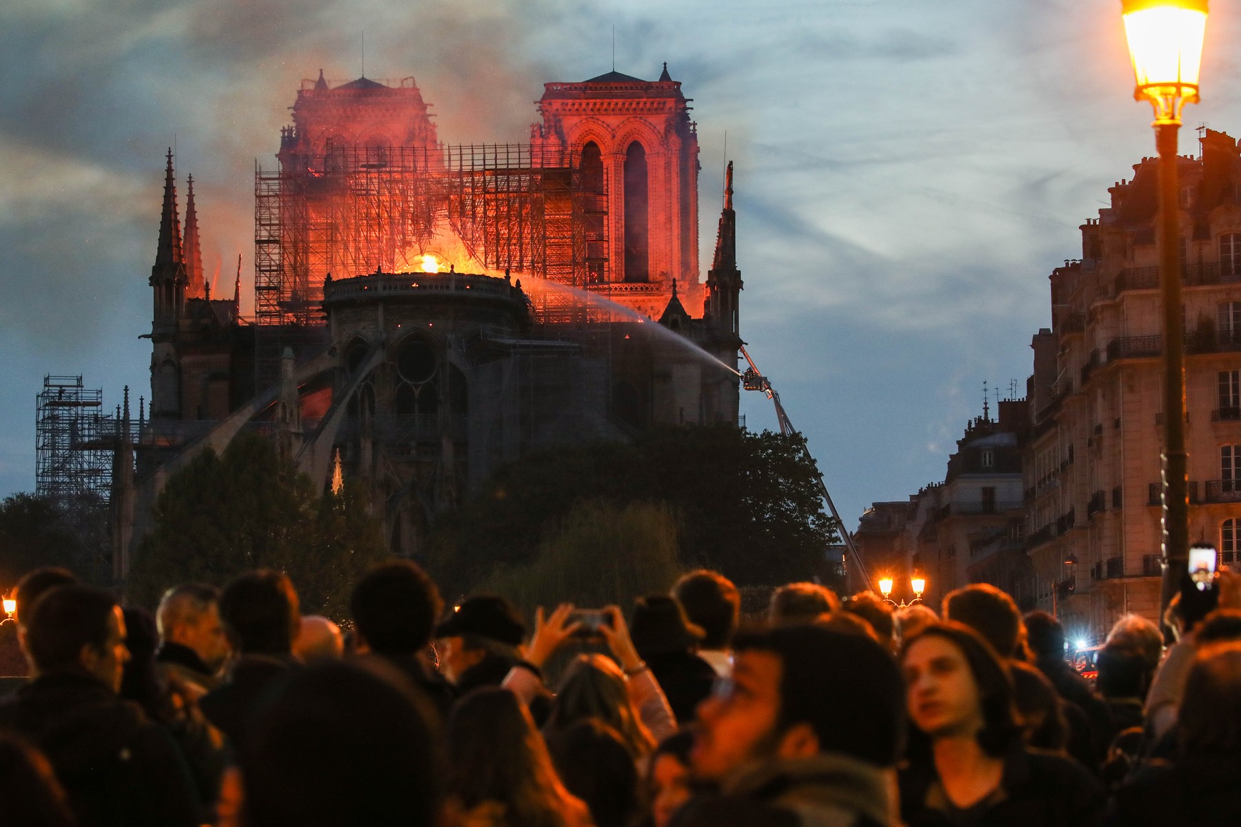 Aprila 2019 je zagorela pariška katedrala Notre Dame
