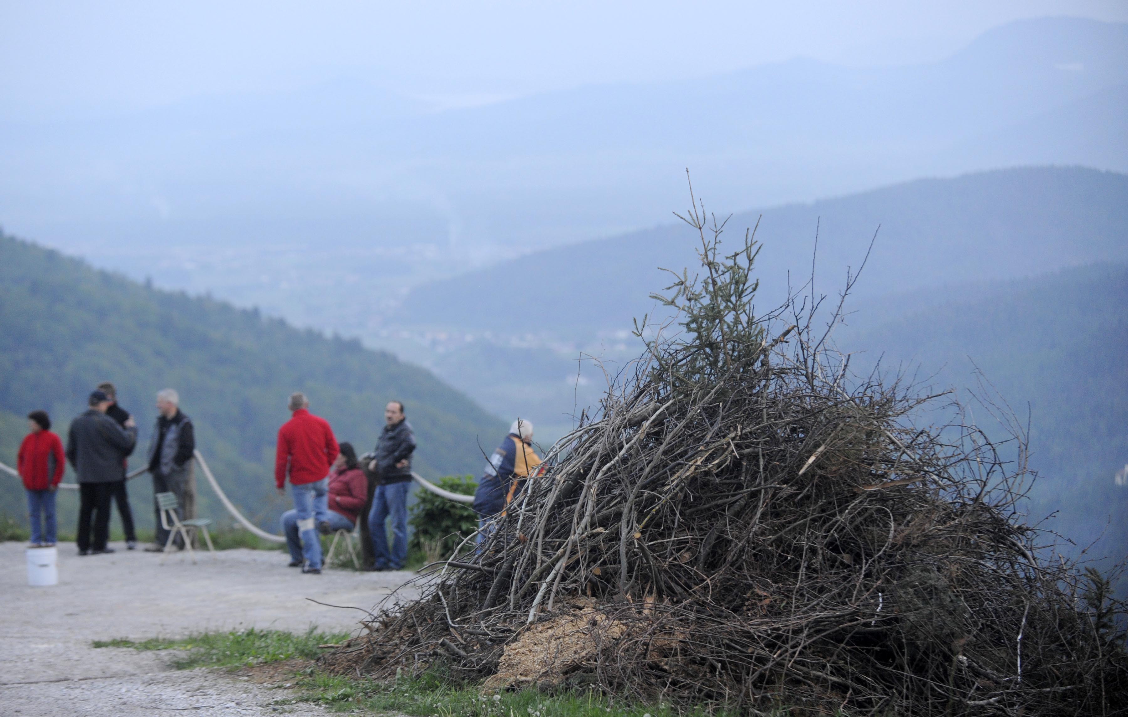 kres, kurjenje v naravi, ogenj, žerjavica