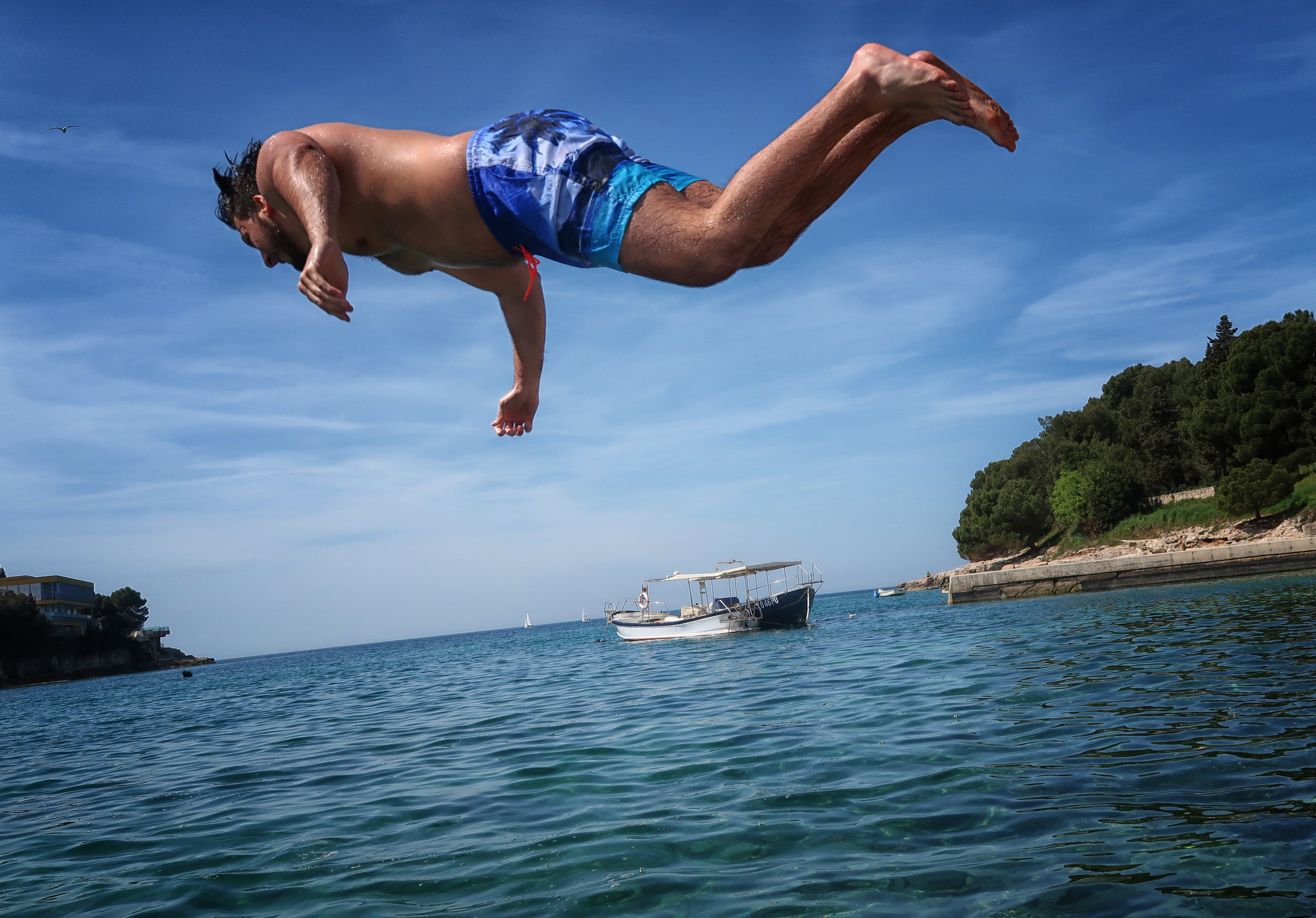 Toplo morje, Pula, Hrvaška, skok v morje