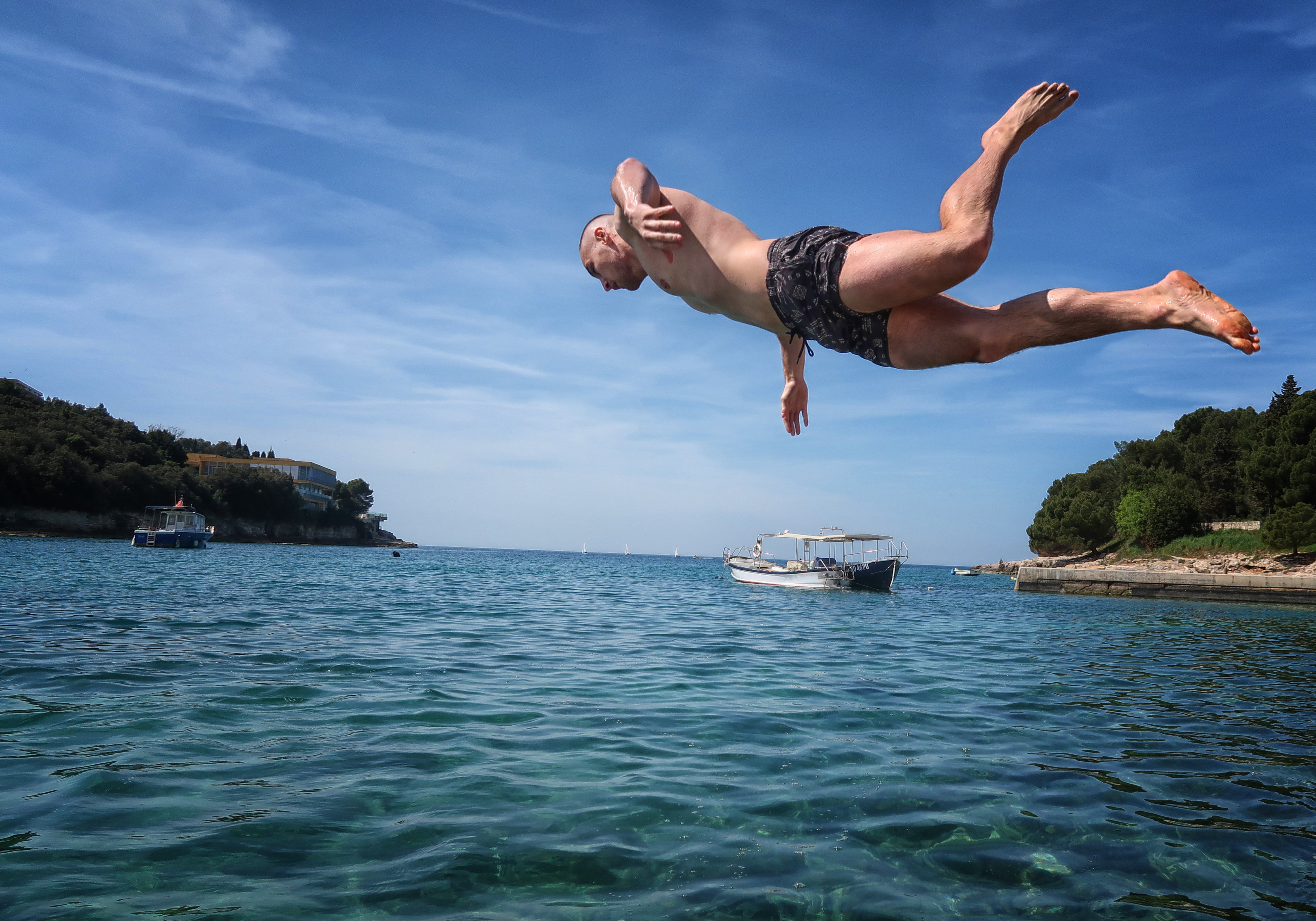 Toplo morje, Pula, Hrvaška, skok v morje