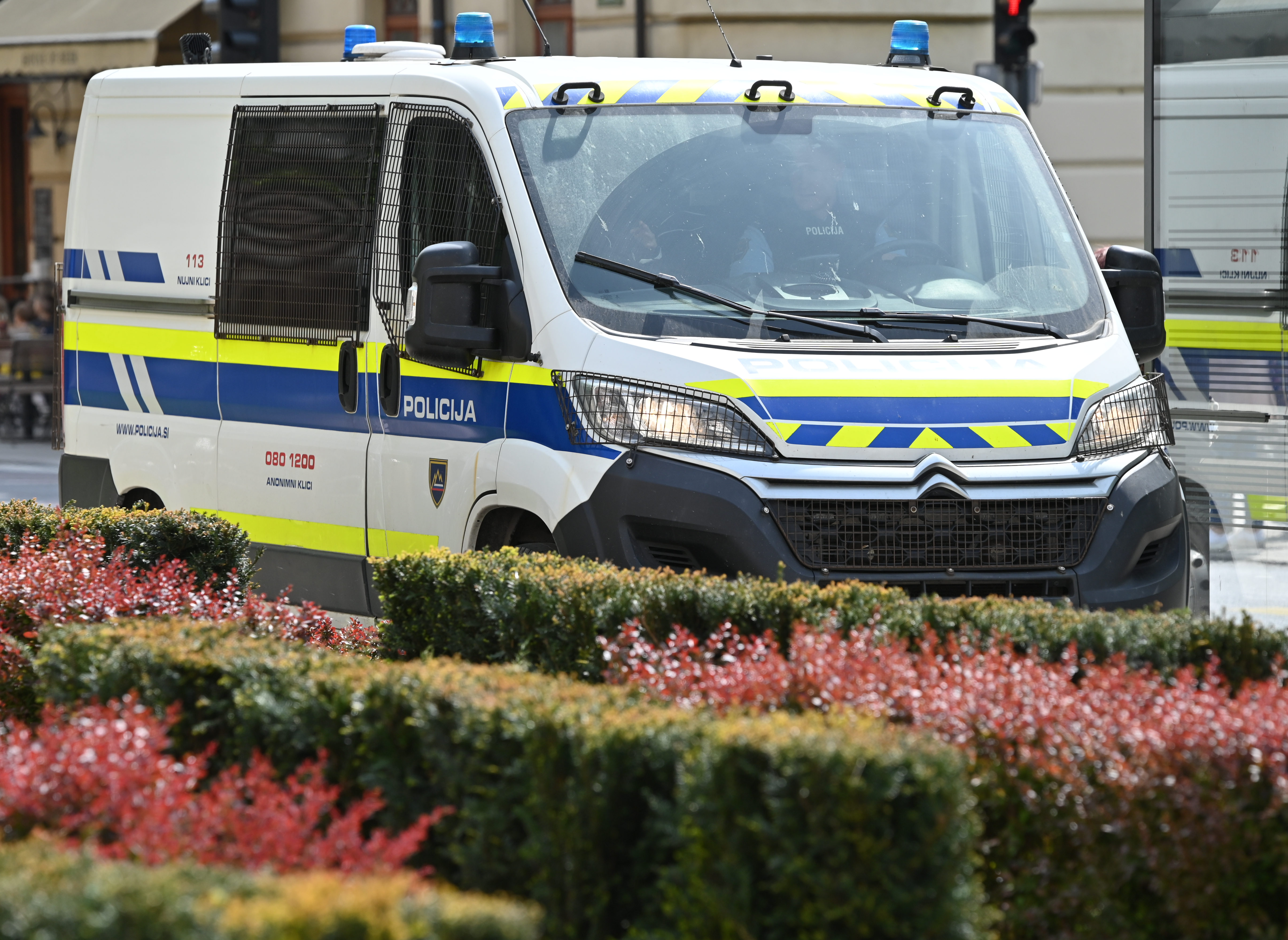 Policija vozila nadzor promet