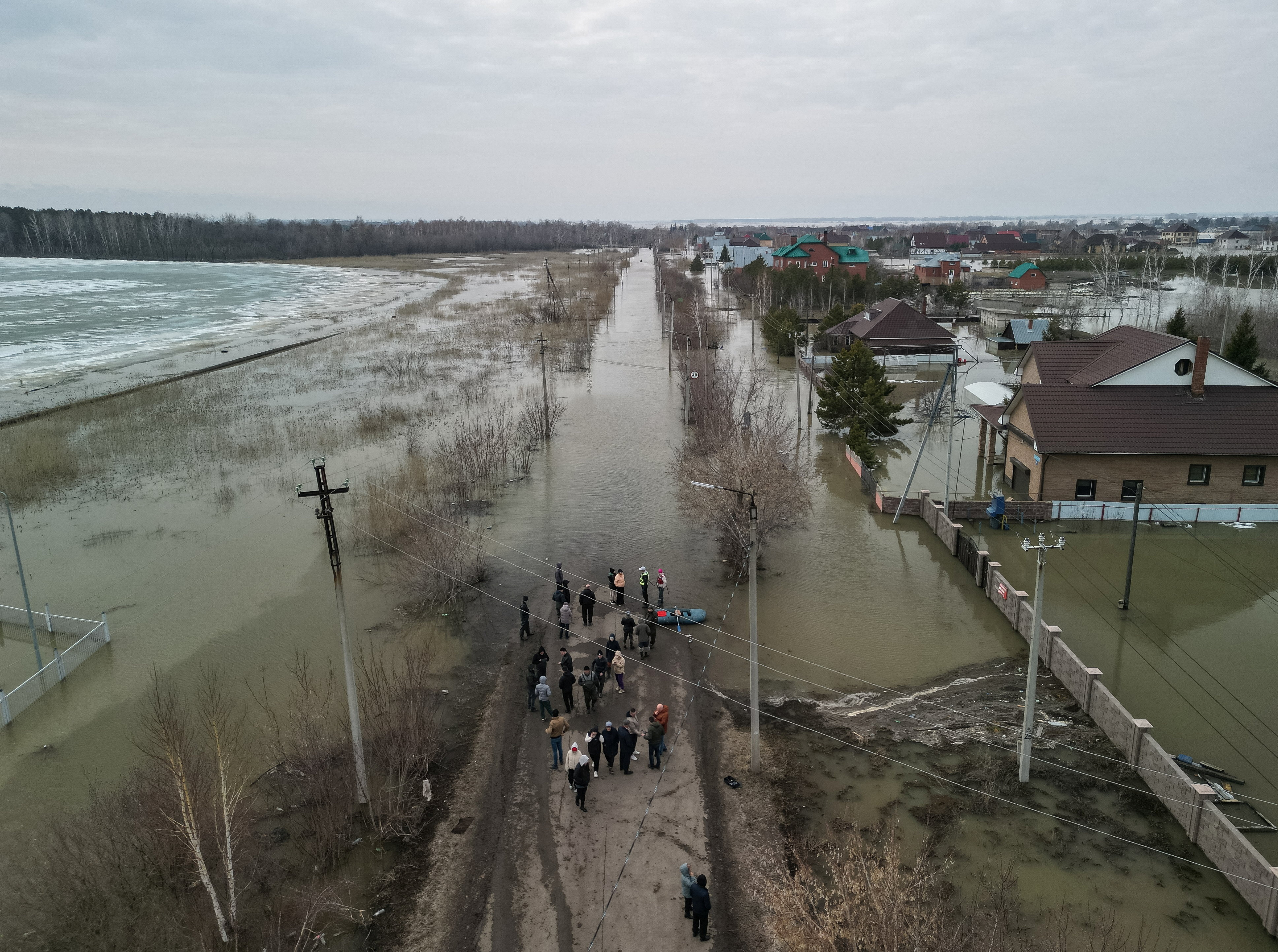 Poplave na severu Kazahstana (Foto: REUTERS/Turar Kazangapov)