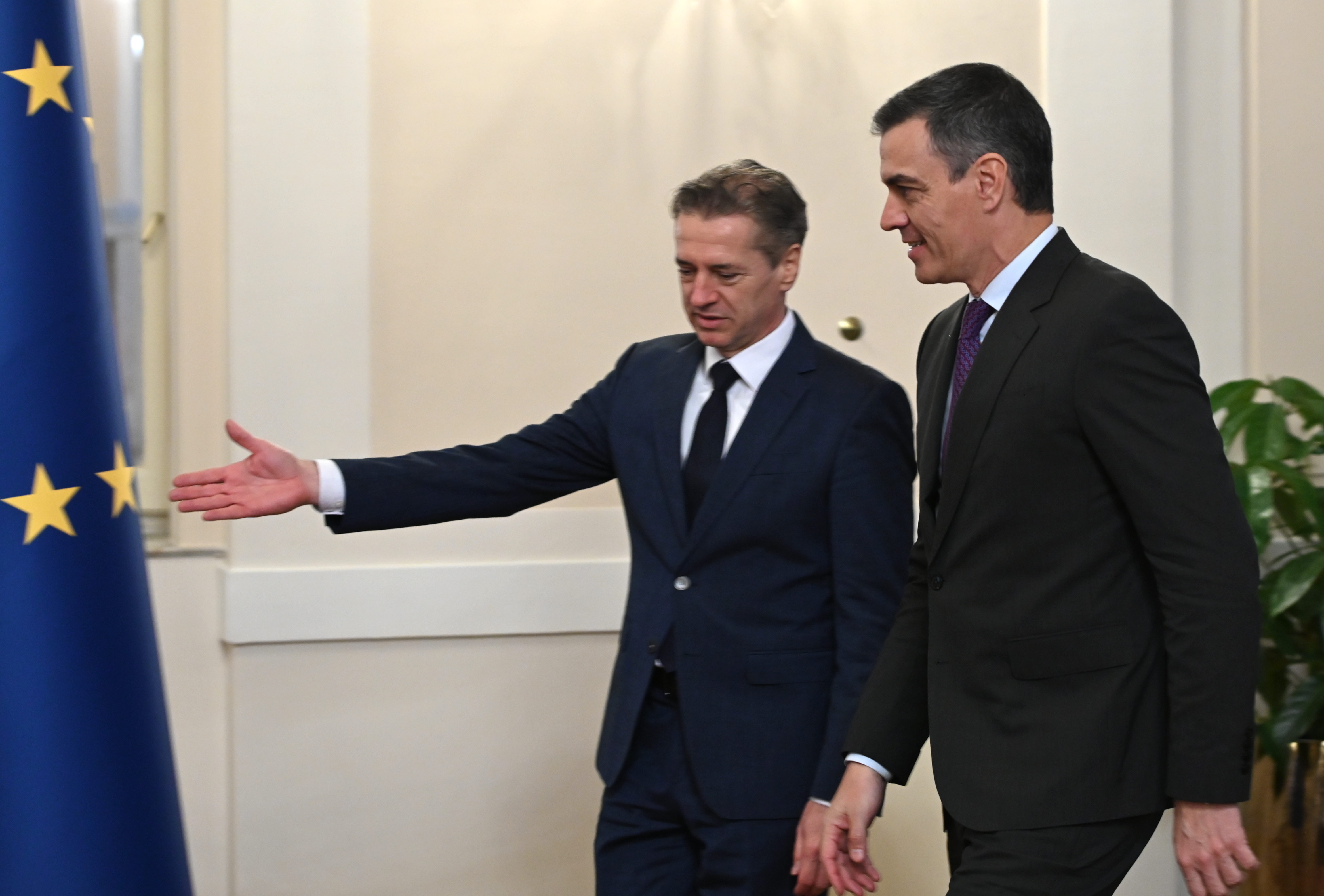 Robert Golob, Pedro Sanchez