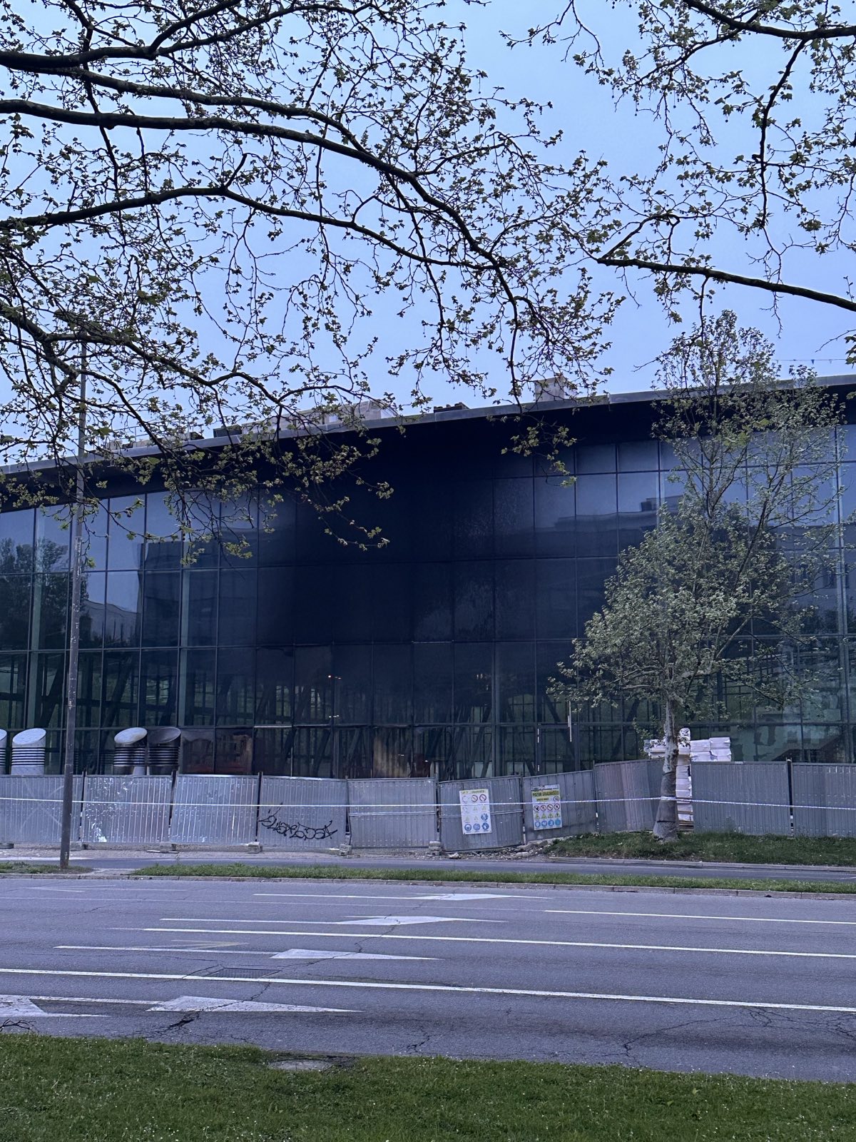 ilirija, gradbišče, požar