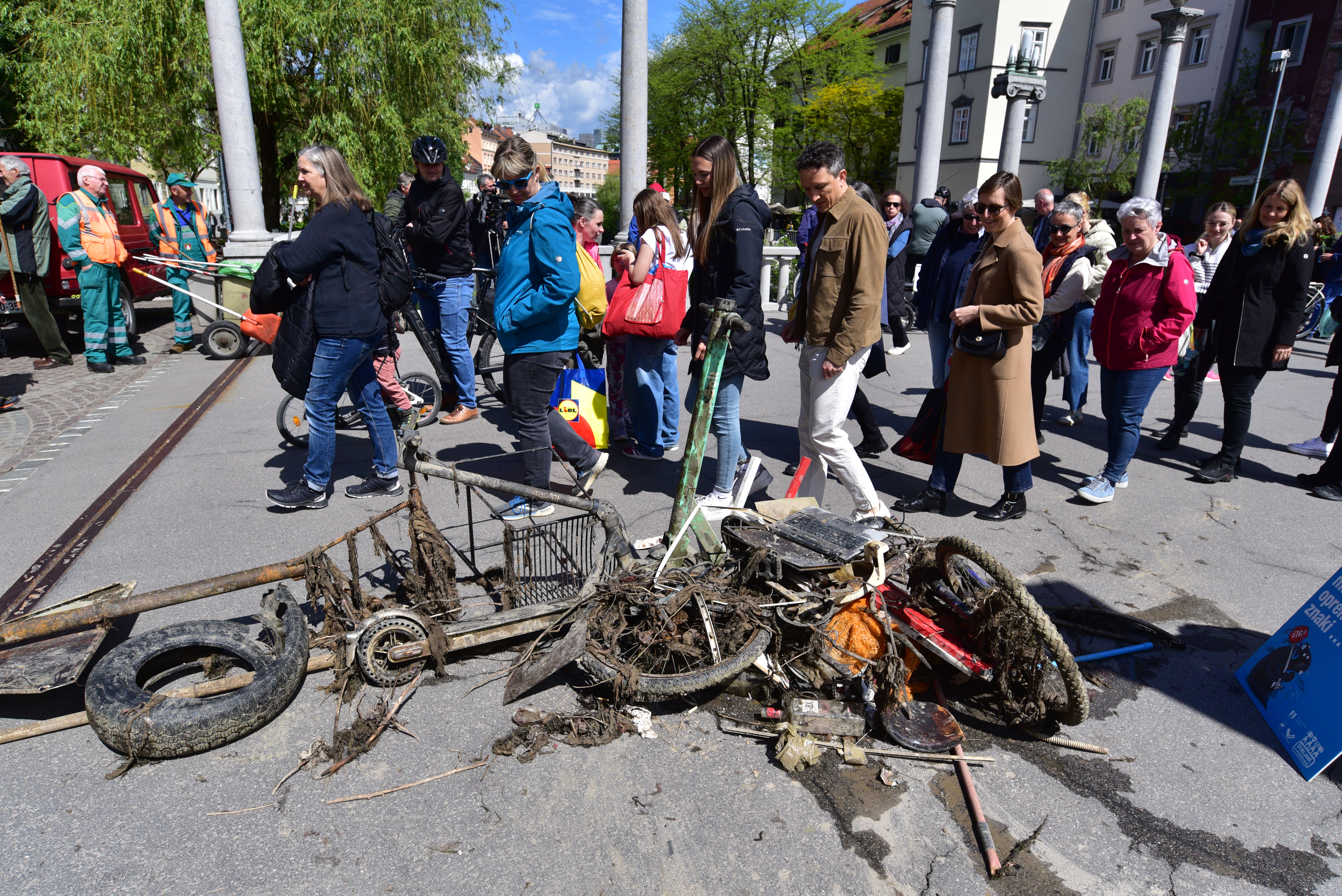 Čiščenje Ljubljanice (Foto: Igor Kupljenik/BOBO)