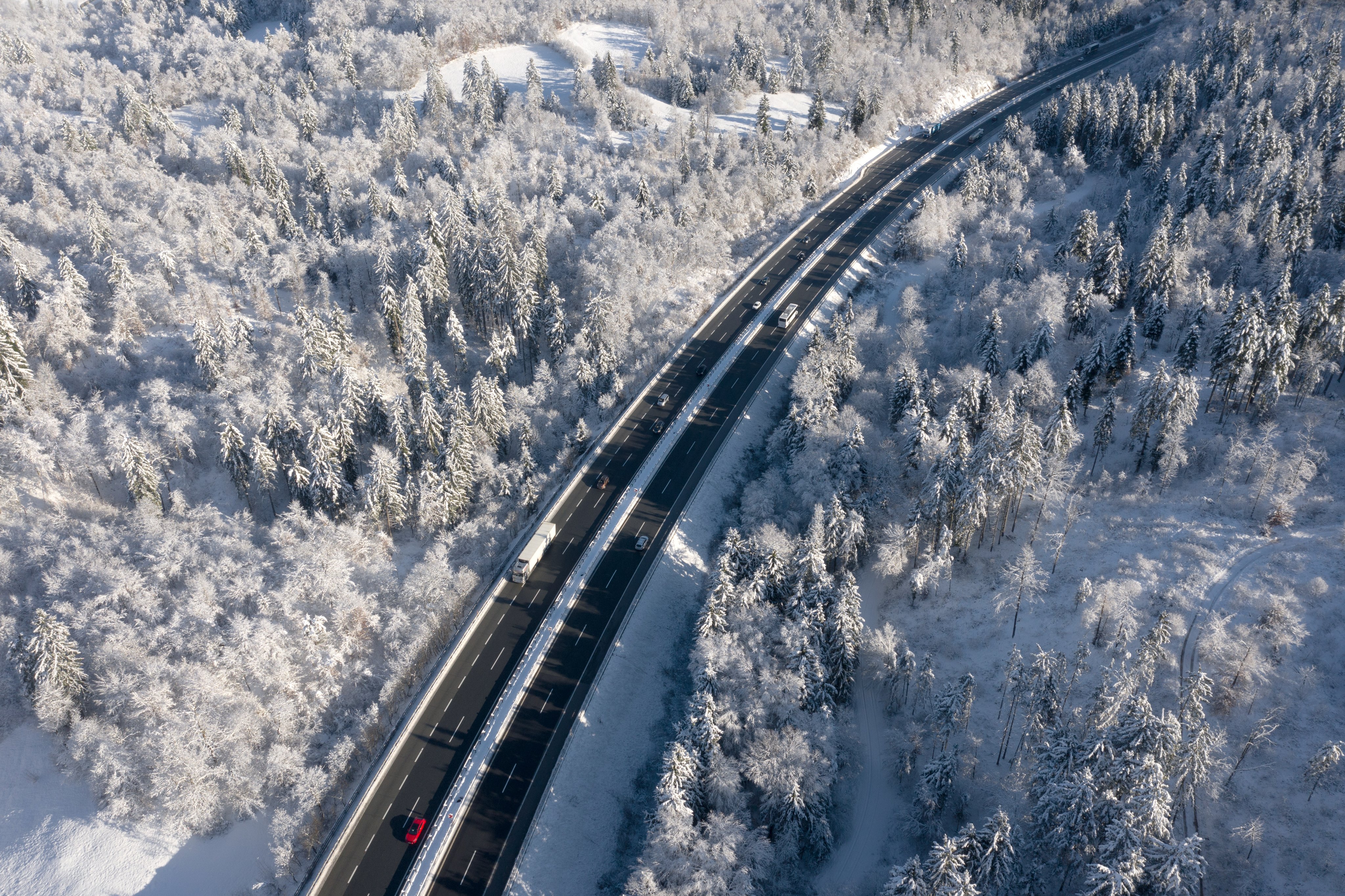 zasnežena avtocesta