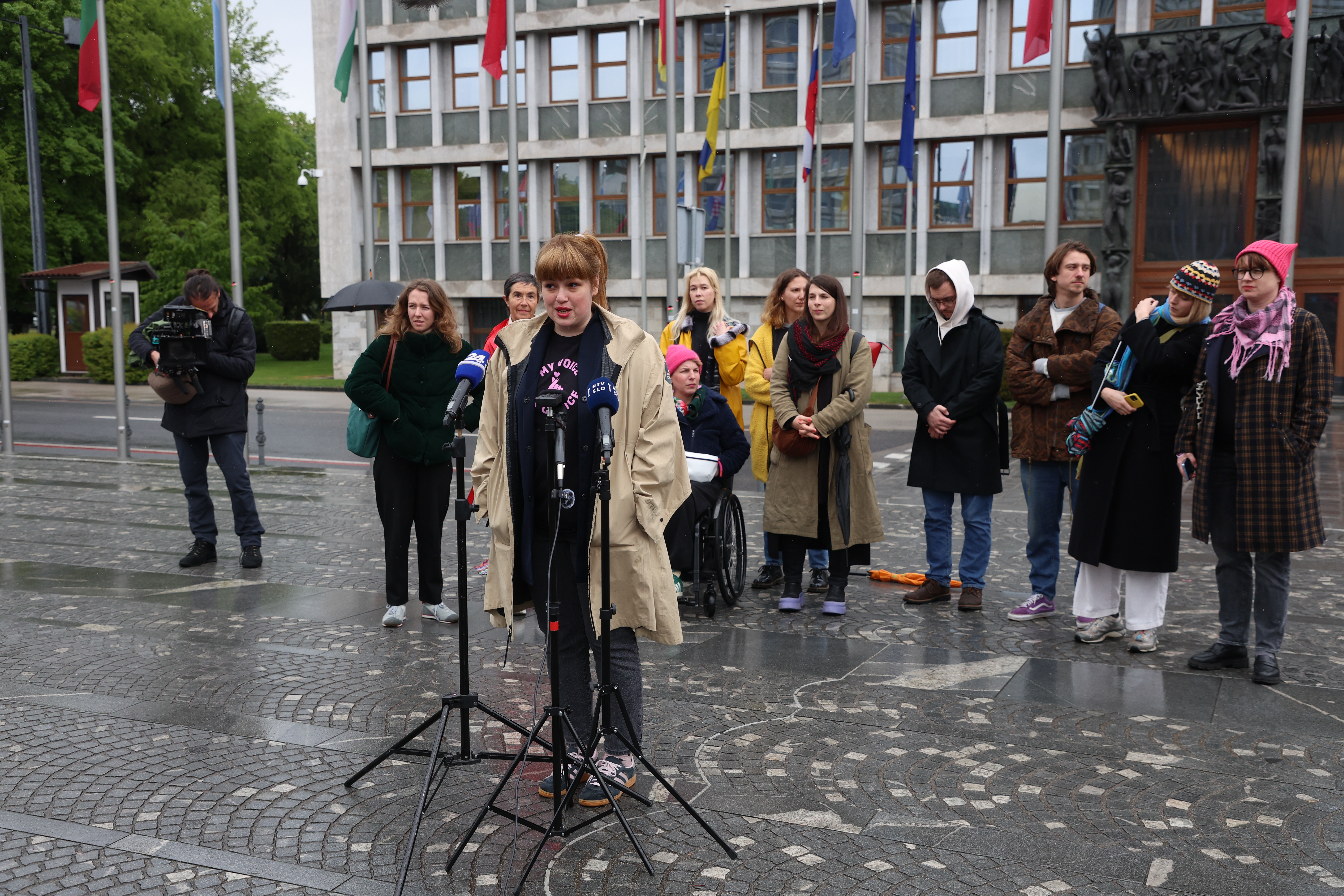 Inštitut 8. marec, splav