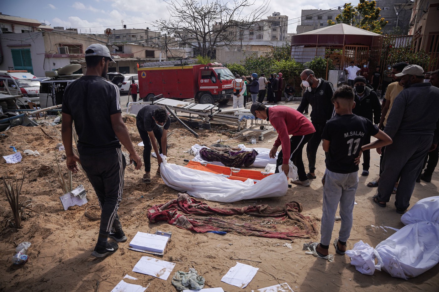 21 April 2024 , Gaza , Khan Younis , Palestinian Territory : After the withdrawal of the Israeli army from the city of Khan Younis, more than 100 bodies were found buried in the yards of Nasser Medical Hospital, and the civil defense teams worked to take