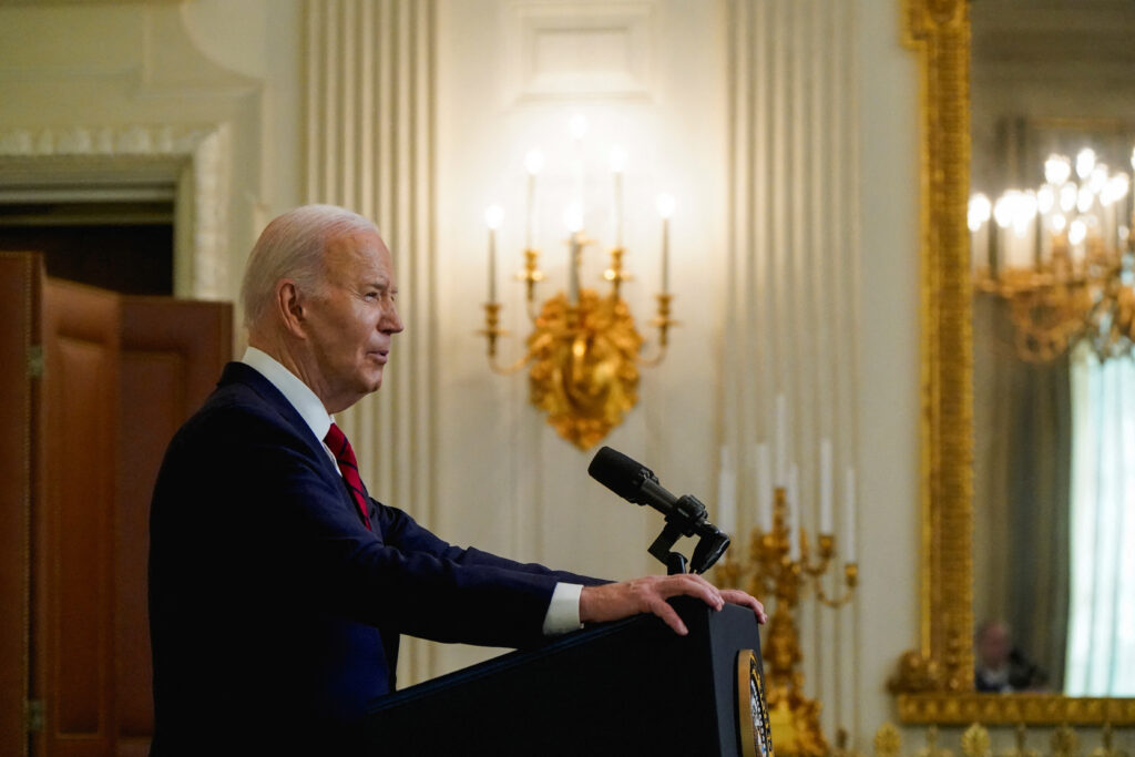 1713982555-2024-04-24T151031Z_1036190491_RC23D7AZ3T1E_RTRMADP_3_USA-CONGRESS-UKRAINE-BIDEN-1024x683.jpg