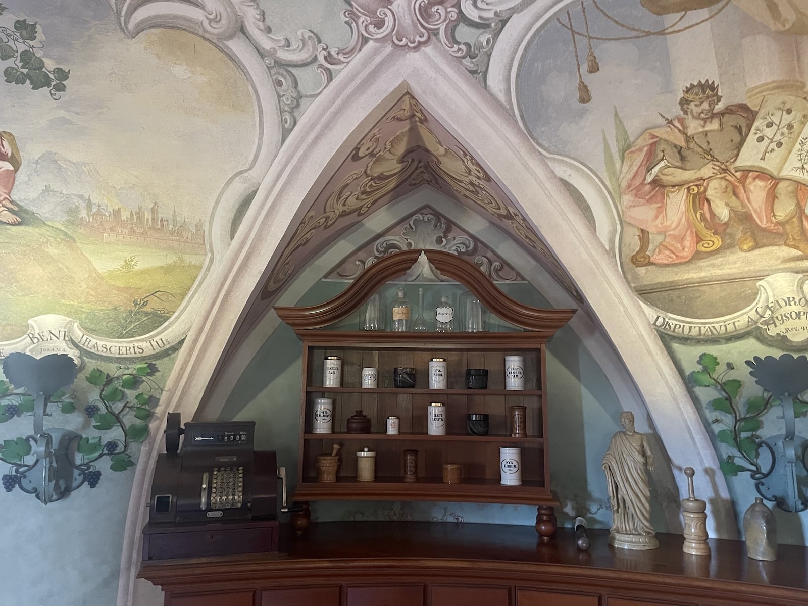 Samostan in lekarna Olimje, zelišča,