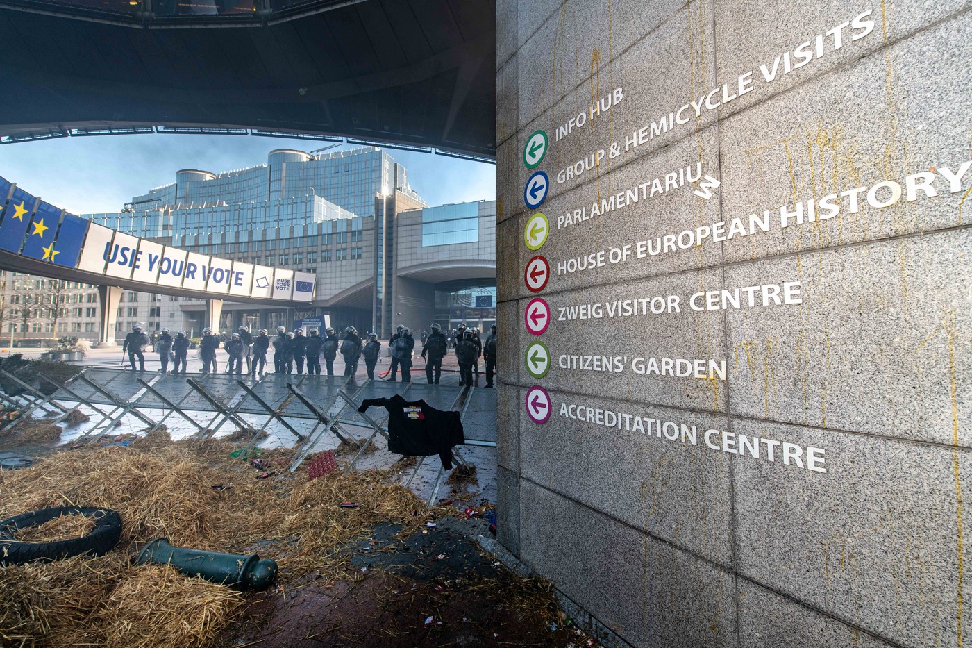 Farmers demonstrate en masse in Brussels