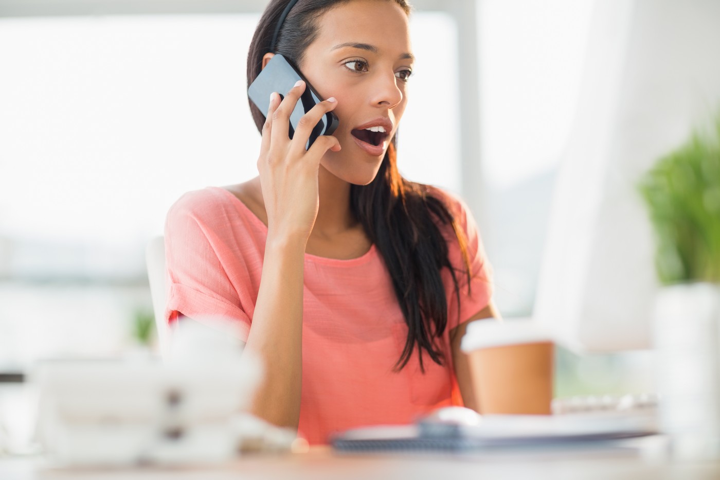 presenečena ženska