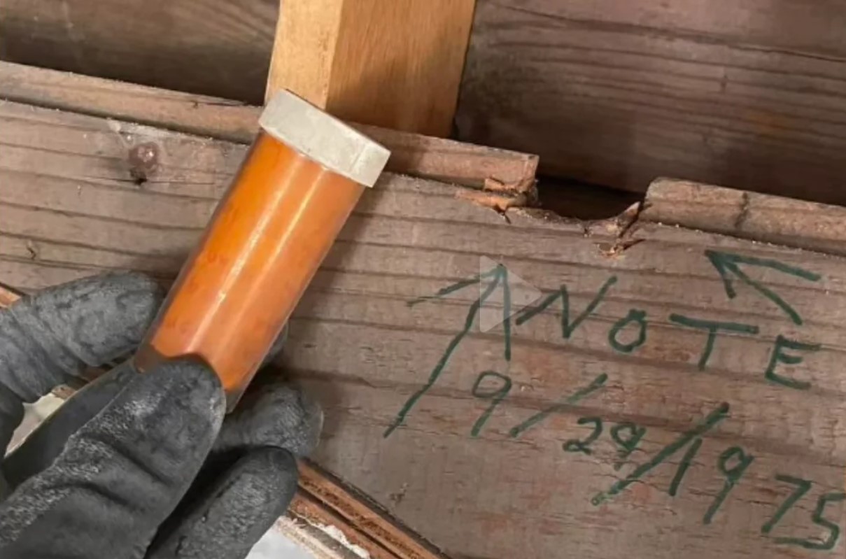 sporočilo, 1975, Reddit