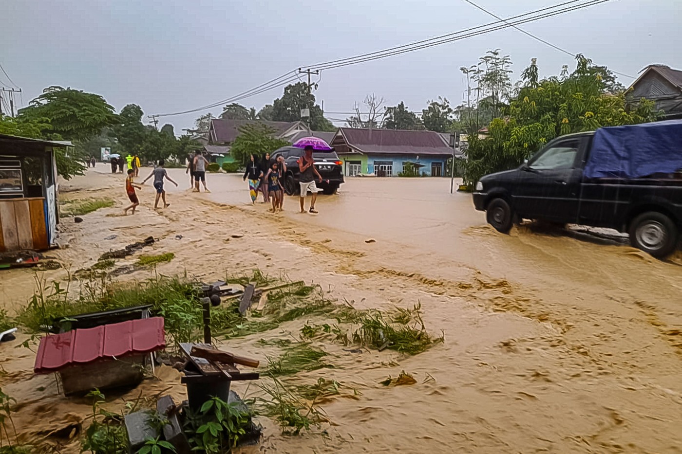 plaz, indonezija, sulavezi, poplave